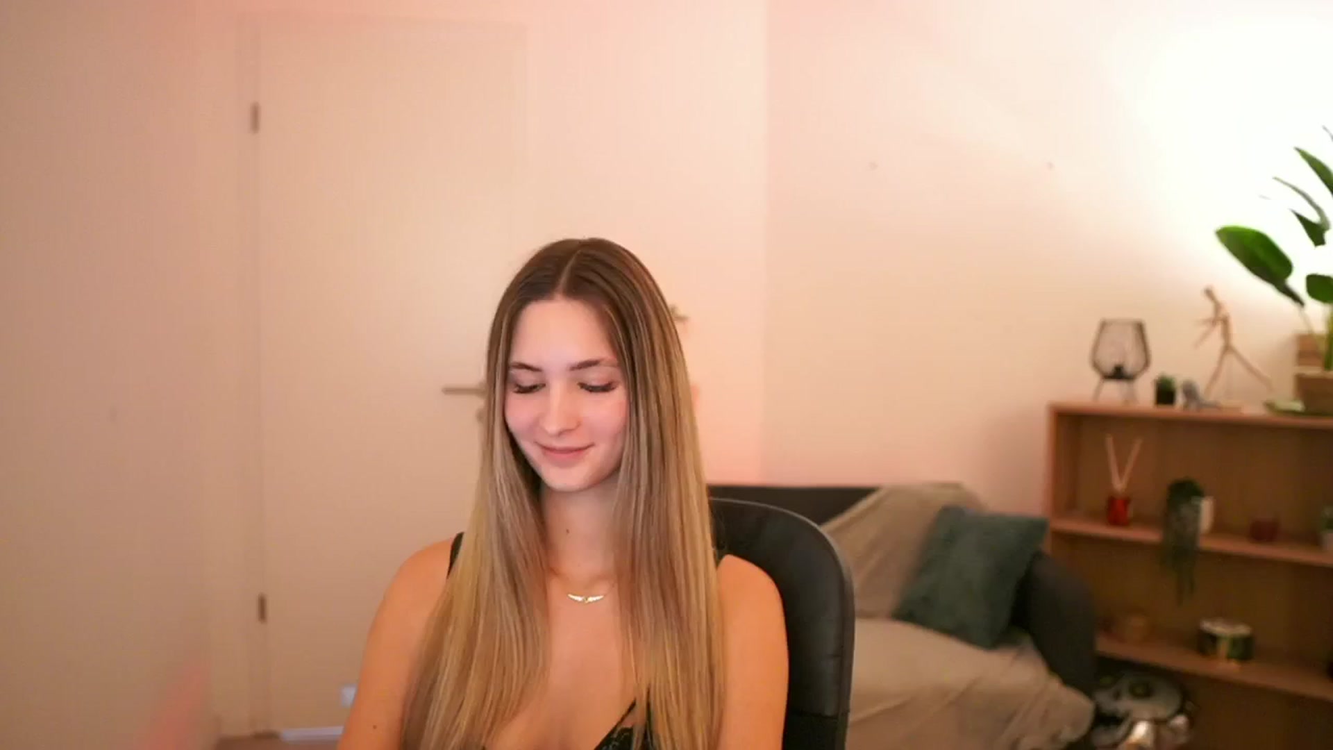 Gallery image thumbnail from CuteGirl_18's myfreecams stream on, 02/13/2025, 16:12 image 20 of 20