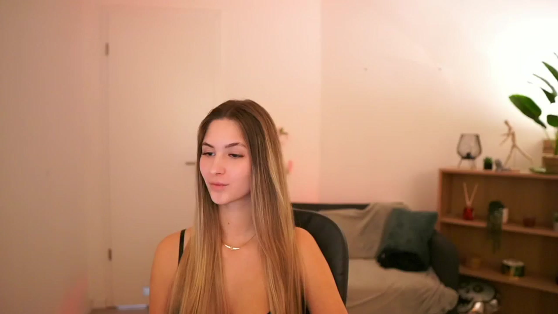 Gallery image thumbnail from CuteGirl_18's myfreecams stream on, 02/13/2025, 18:55 image 8 of 20