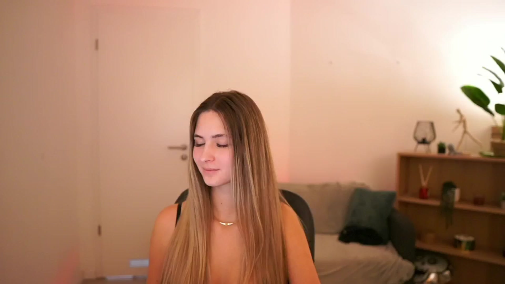 Gallery image thumbnail from CuteGirl_18's myfreecams stream on, 02/13/2025, 18:55 image 20 of 20