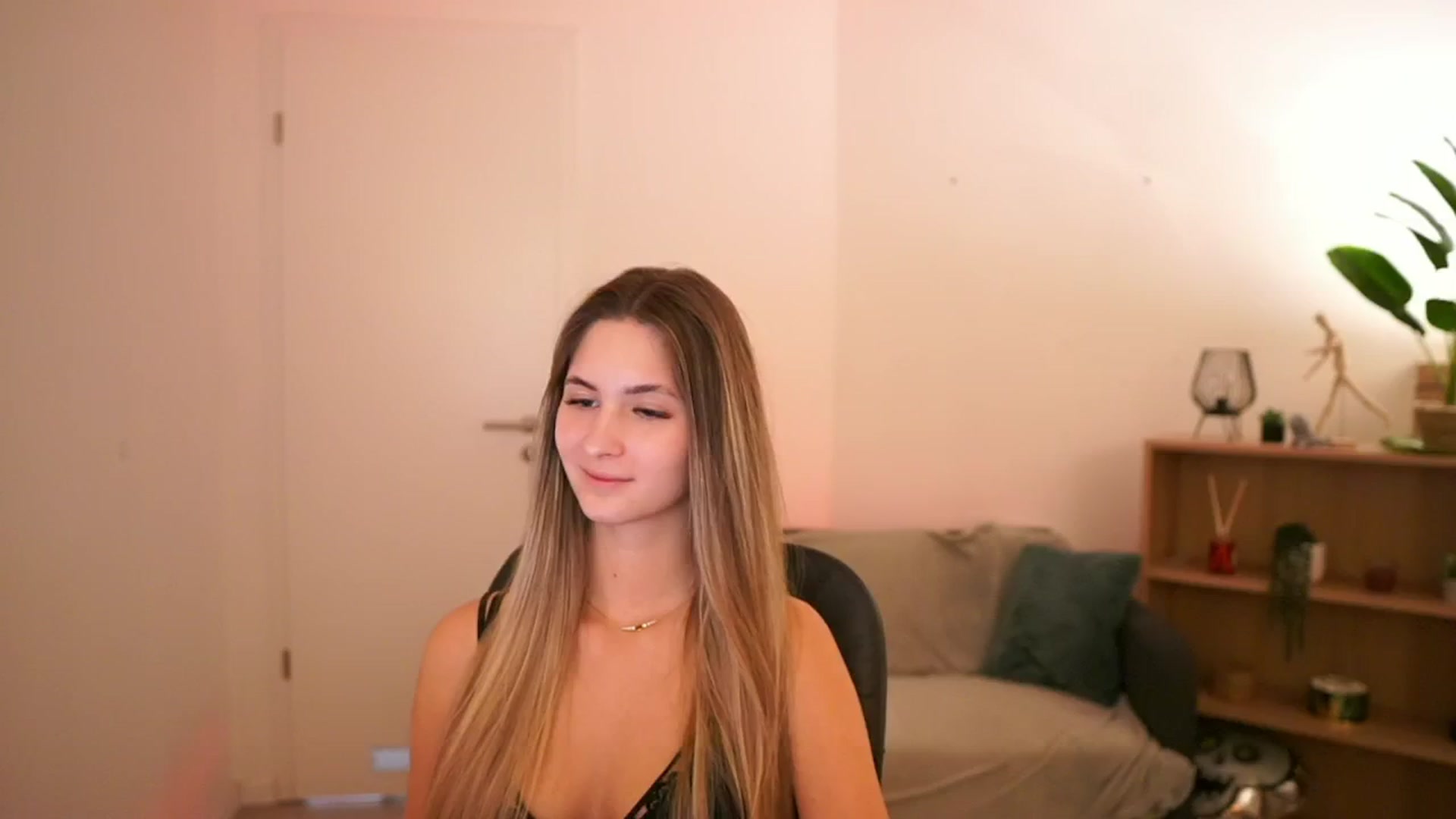 Gallery image thumbnail from CuteGirl_18's myfreecams stream on, 02/13/2025, 18:55 image 1 of 20