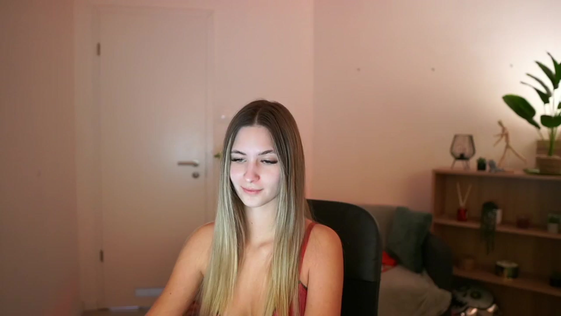Gallery image thumbnail from CuteGirl_18's myfreecams stream on, 02/22/2025, 15:16 image 9 of 20