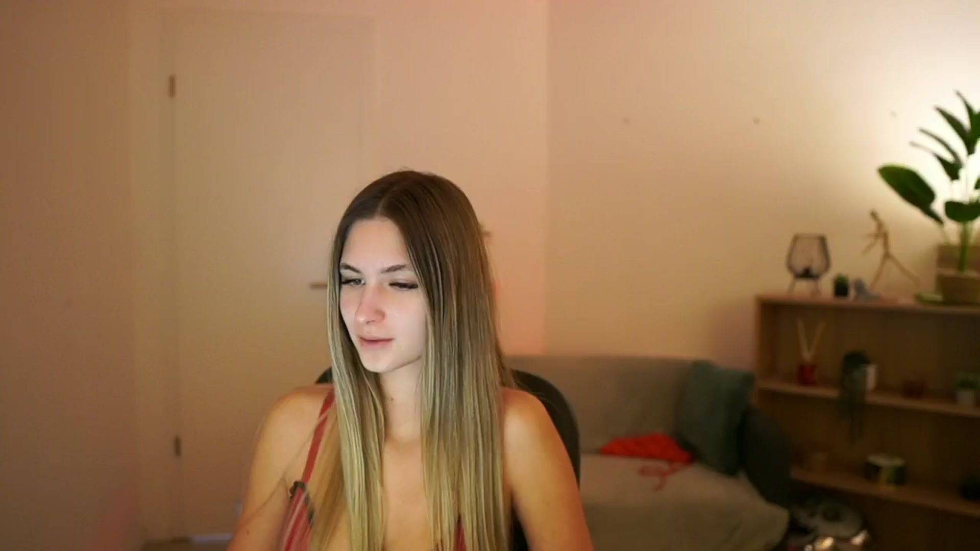 Gallery image thumbnail from CuteGirl_18's myfreecams stream on, 02/22/2025, 15:16 image 4 of 20