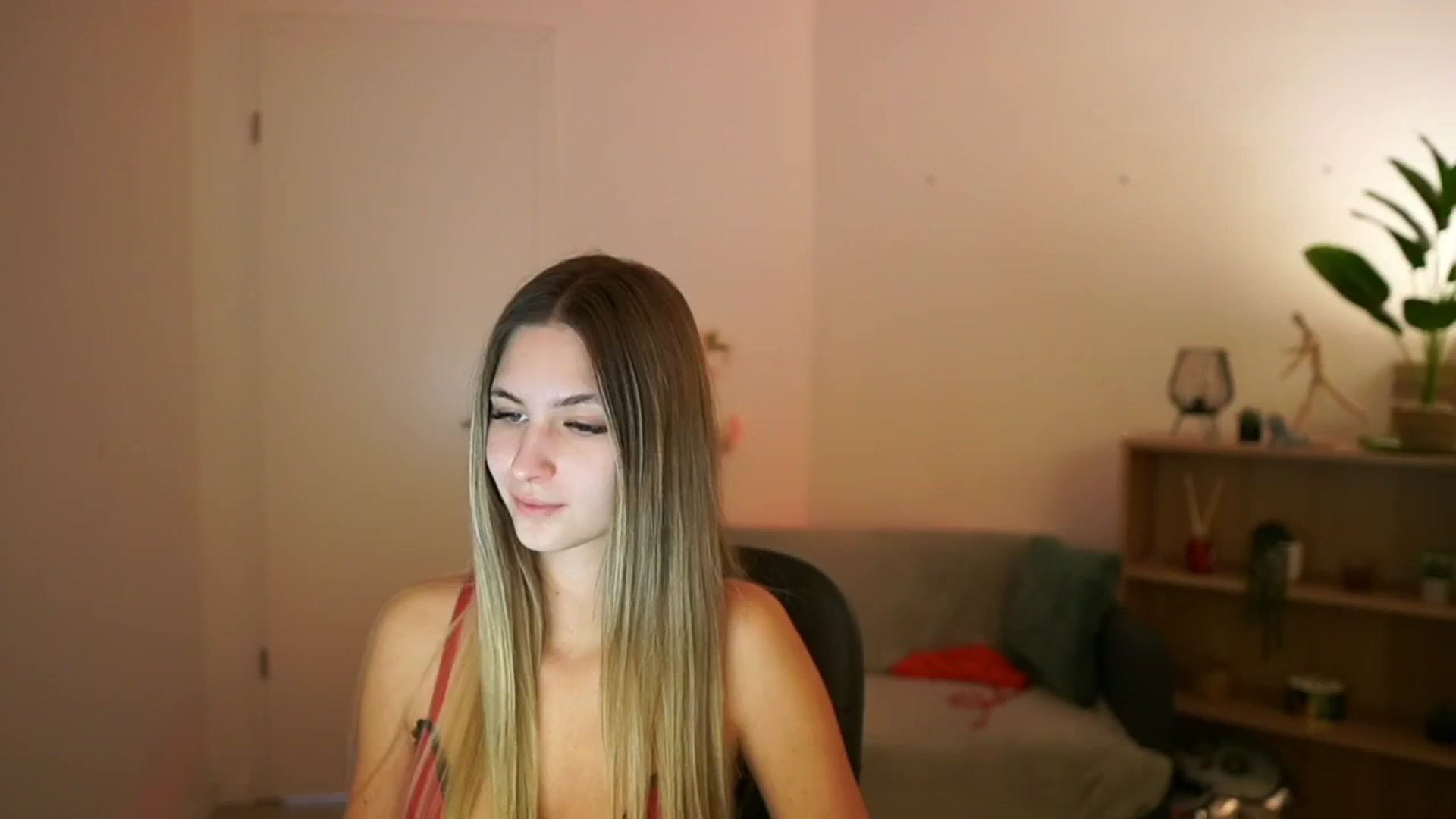 Gallery image thumbnail from CuteGirl_18's myfreecams stream on, 02/22/2025, 15:16 image 5 of 20