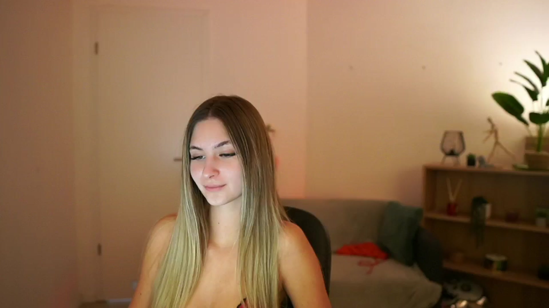 Gallery image thumbnail from CuteGirl_18's myfreecams stream on, 02/22/2025, 15:16 image 2 of 20