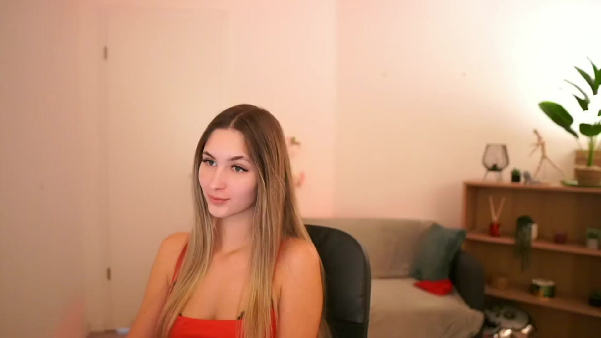 Gallery image thumbnail from CuteGirl_18's myfreecams stream on, 02/22/2025, 17:46 image 1 of 20