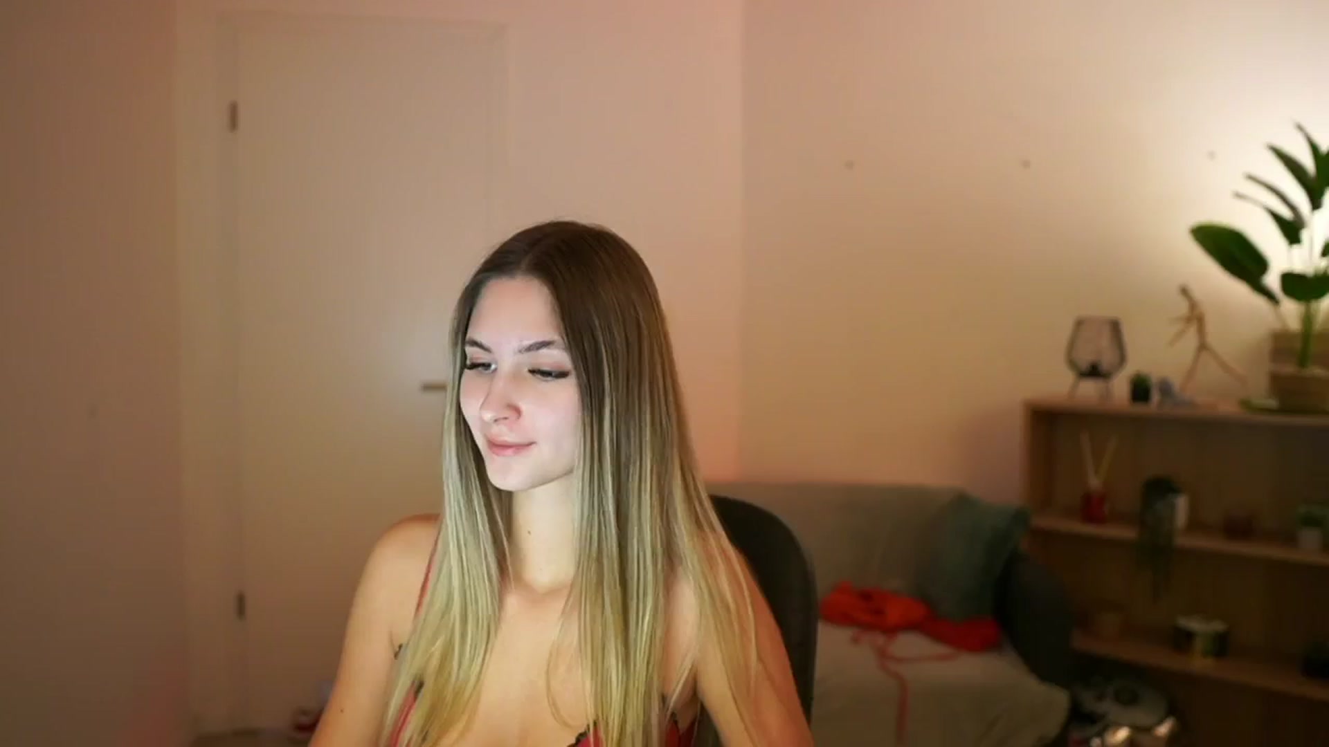 Gallery image thumbnail from CuteGirl_18's myfreecams stream on, 02/22/2025, 17:46 image 16 of 20