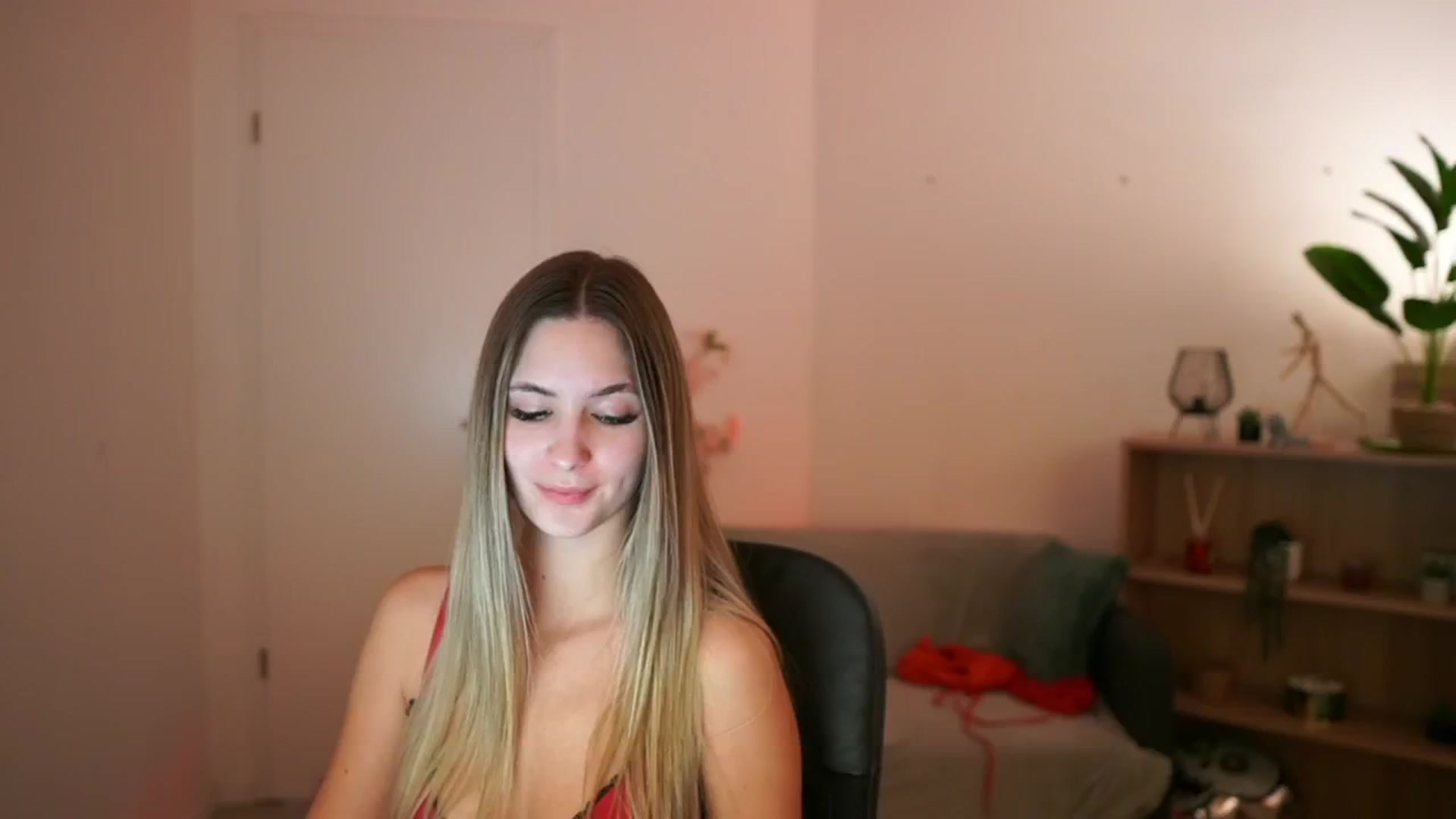 Gallery image thumbnail from CuteGirl_18's myfreecams stream on, 02/22/2025, 17:46 image 18 of 20