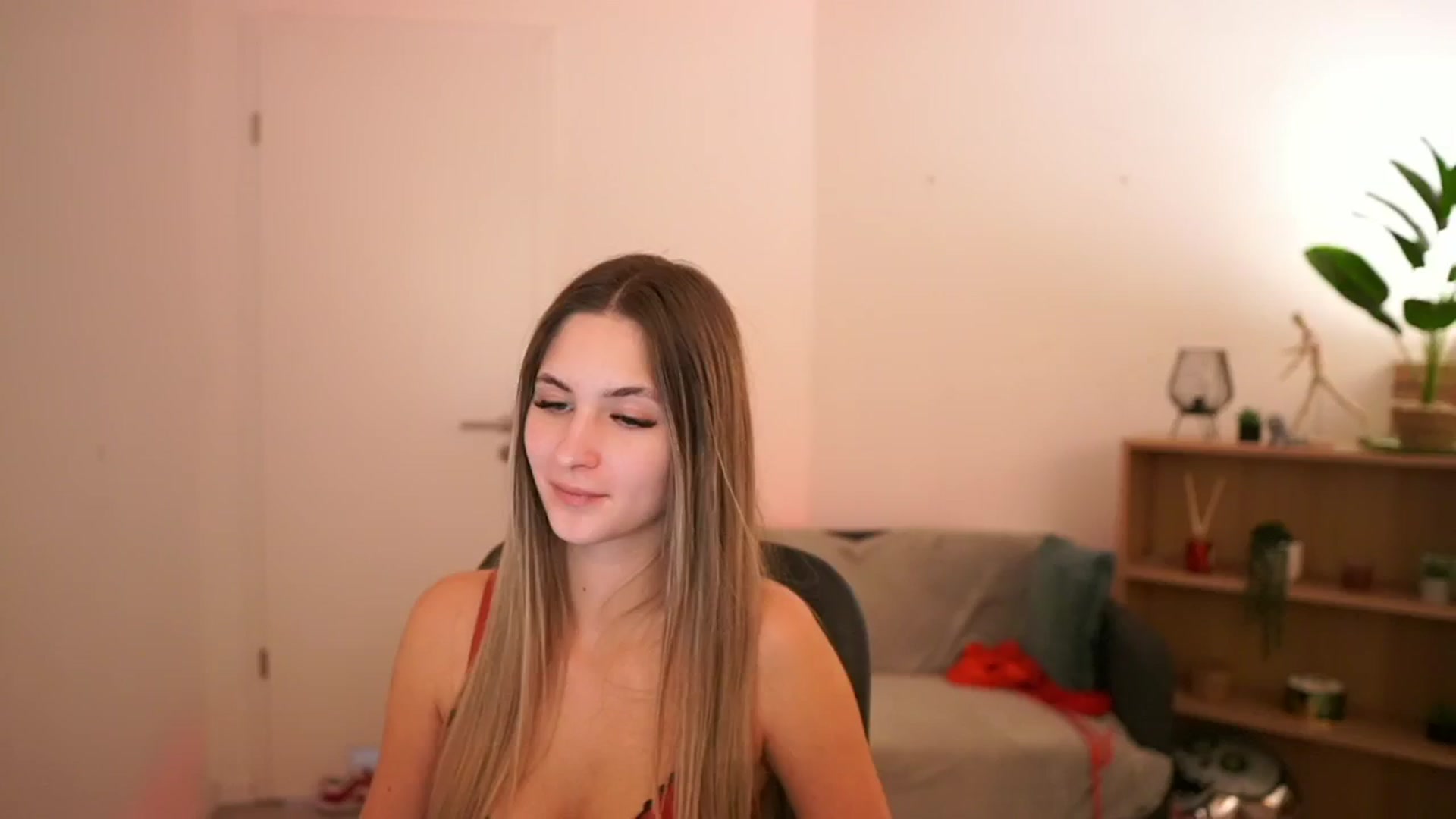 Gallery image thumbnail from CuteGirl_18's myfreecams stream on, 02/22/2025, 18:41 image 12 of 20