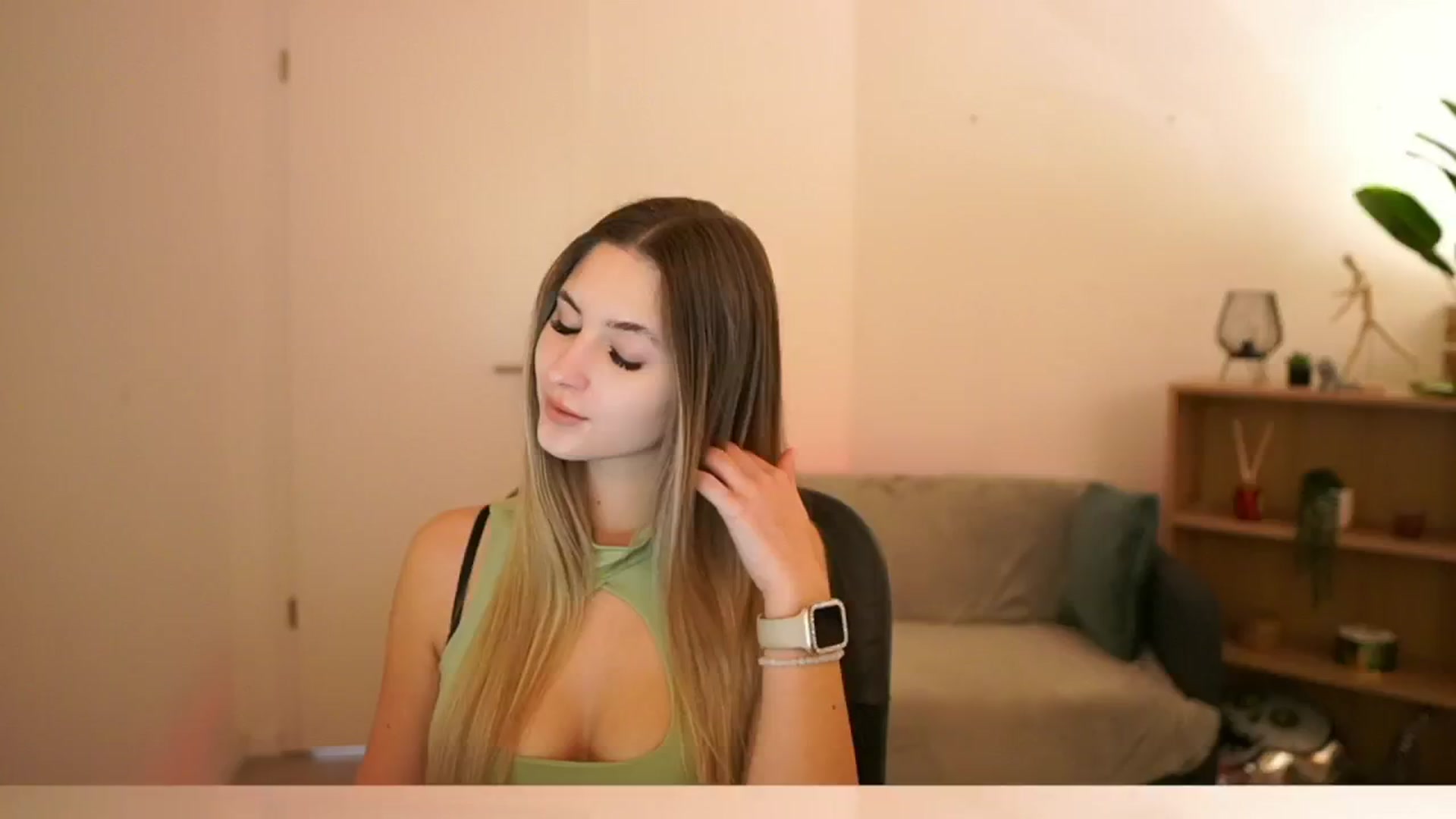Gallery image thumbnail from CuteGirl_18's myfreecams stream on, 02/23/2025, 14:33 image 1 of 20