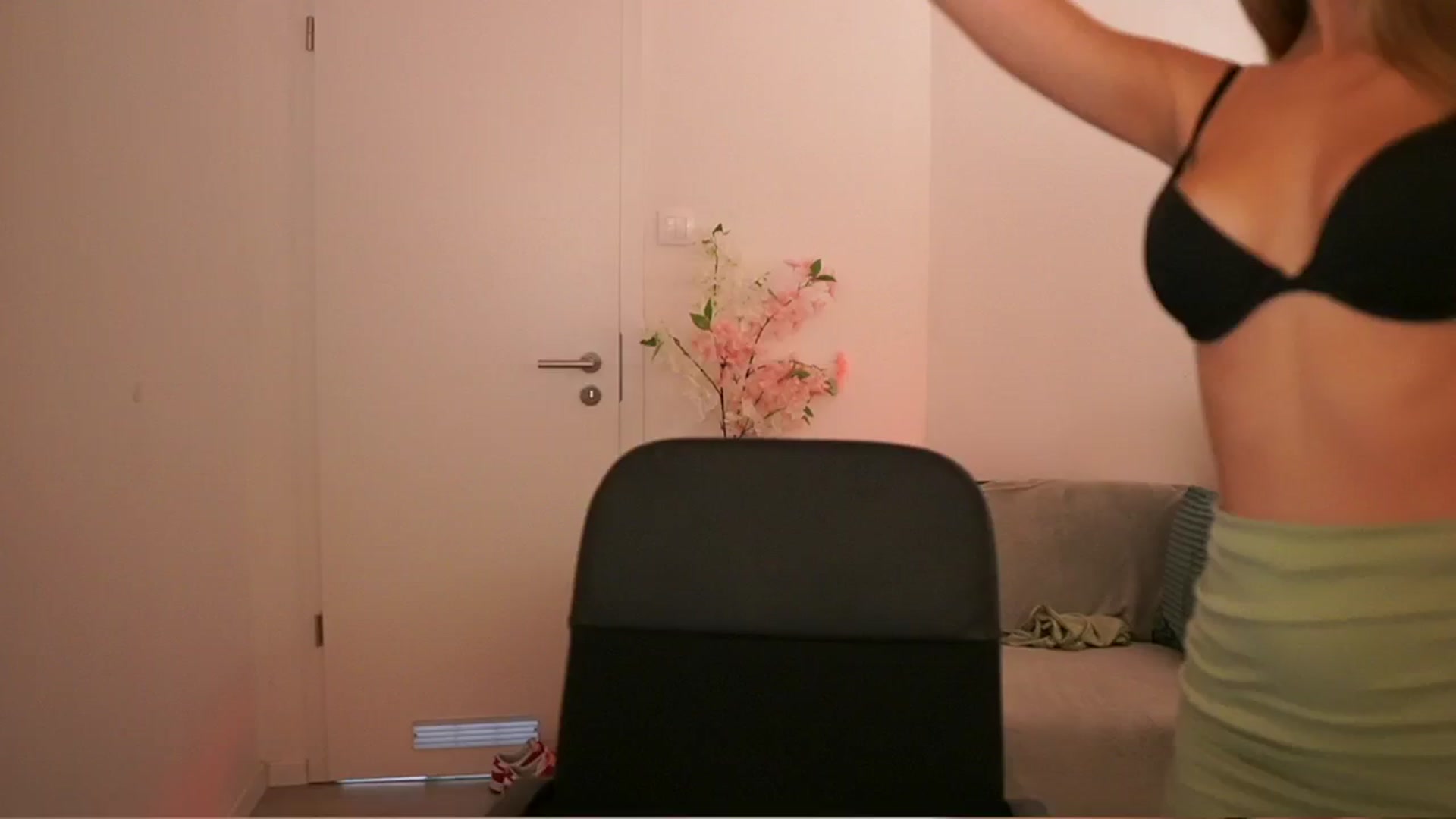 Gallery image thumbnail from CuteGirl_18's myfreecams stream on, 02/23/2025, 14:33 image 19 of 20