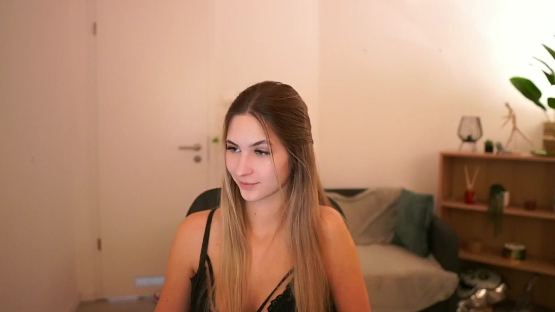 Gallery image thumbnail from CuteGirl_18's myfreecams stream on, 02/27/2025, 14:24 image 3 of 20