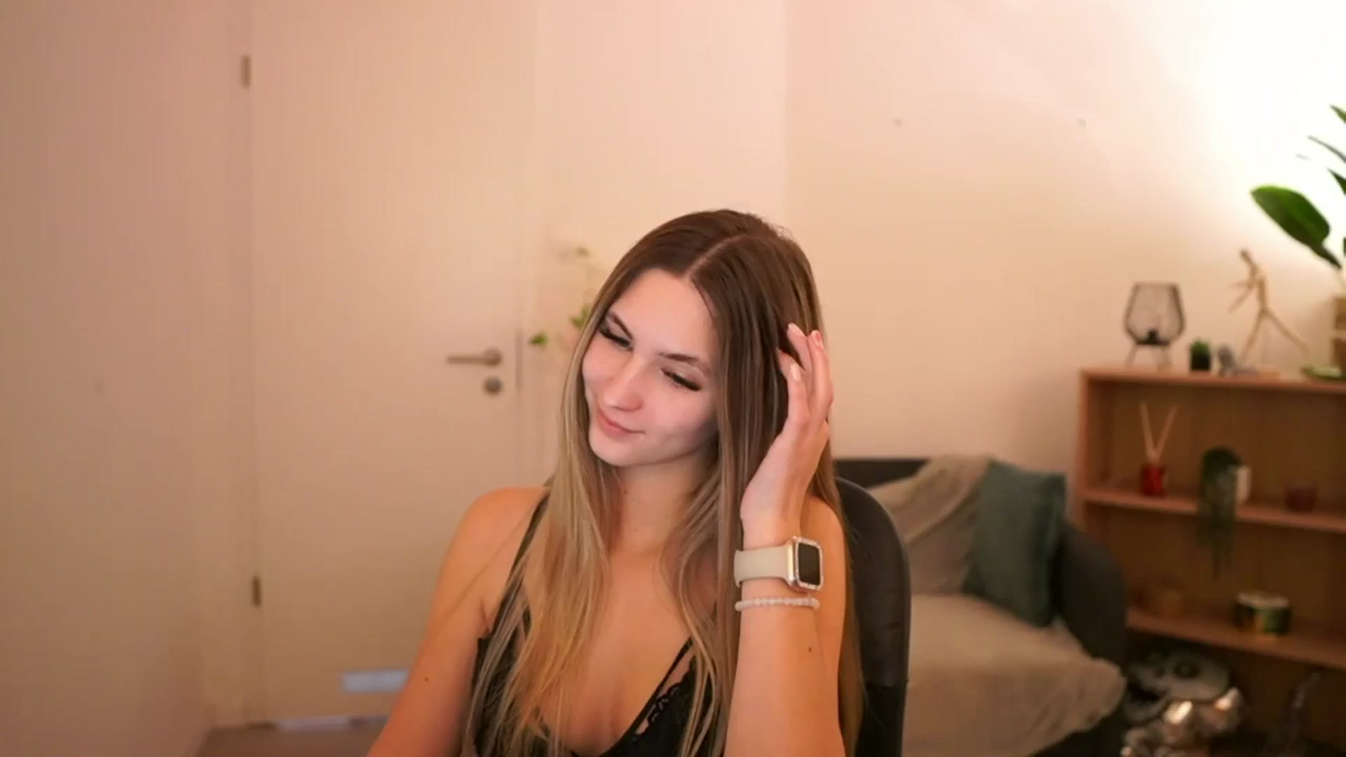 Gallery image thumbnail from CuteGirl_18's myfreecams stream on, 02/27/2025, 17:24 image 8 of 20