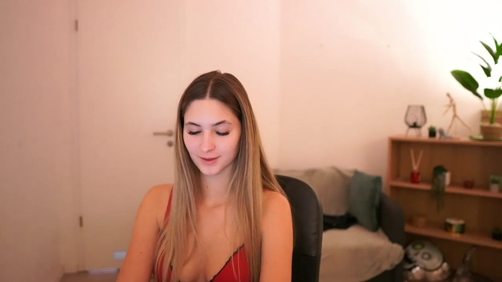 Gallery image thumbnail from CuteGirl_18's myfreecams stream on, 03/02/2025, 14:38 image 16 of 20