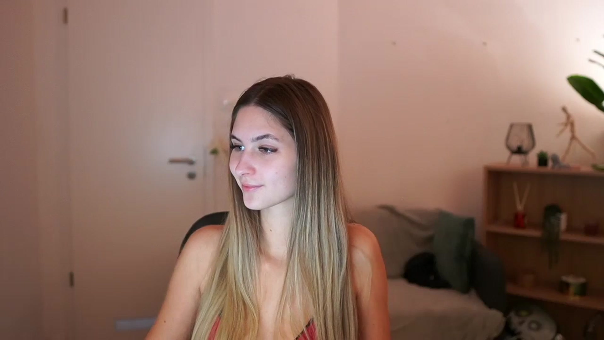 Gallery image thumbnail from CuteGirl_18's myfreecams stream on, 03/02/2025, 16:26 image 8 of 20