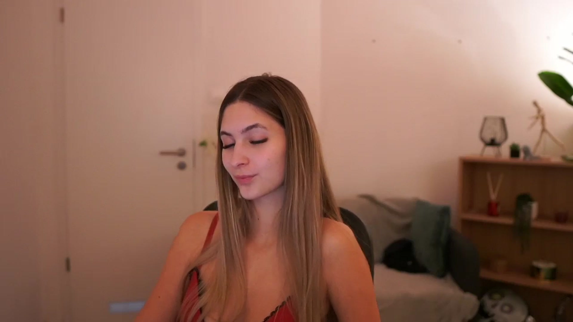 Gallery image thumbnail from CuteGirl_18's myfreecams stream on, 03/02/2025, 16:26 image 18 of 20