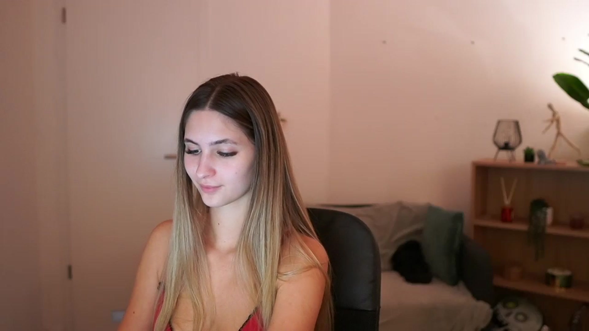 Gallery image thumbnail from CuteGirl_18's myfreecams stream on, 03/02/2025, 16:26 image 5 of 20
