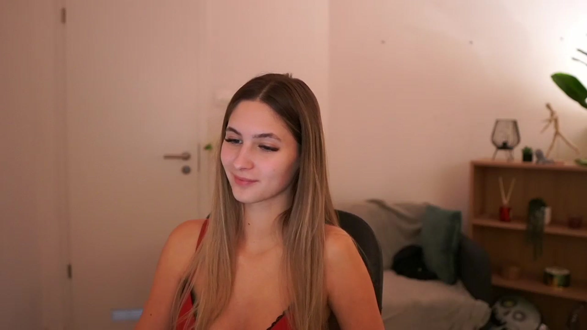 Gallery image thumbnail from CuteGirl_18's myfreecams stream on, 03/02/2025, 16:26 image 17 of 20