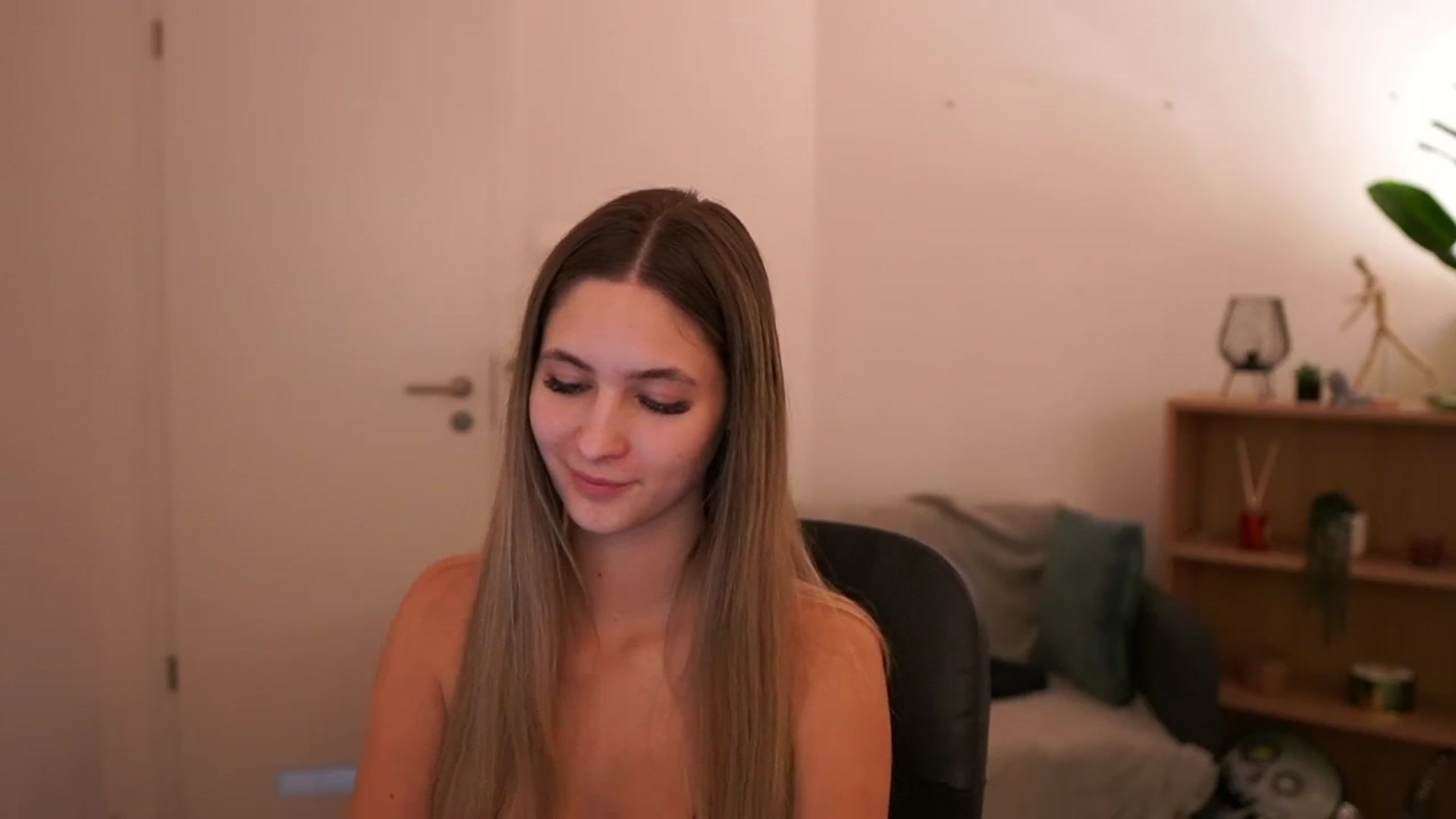 Gallery image thumbnail from CuteGirl_18's myfreecams stream on, 03/02/2025, 17:42 image 19 of 20