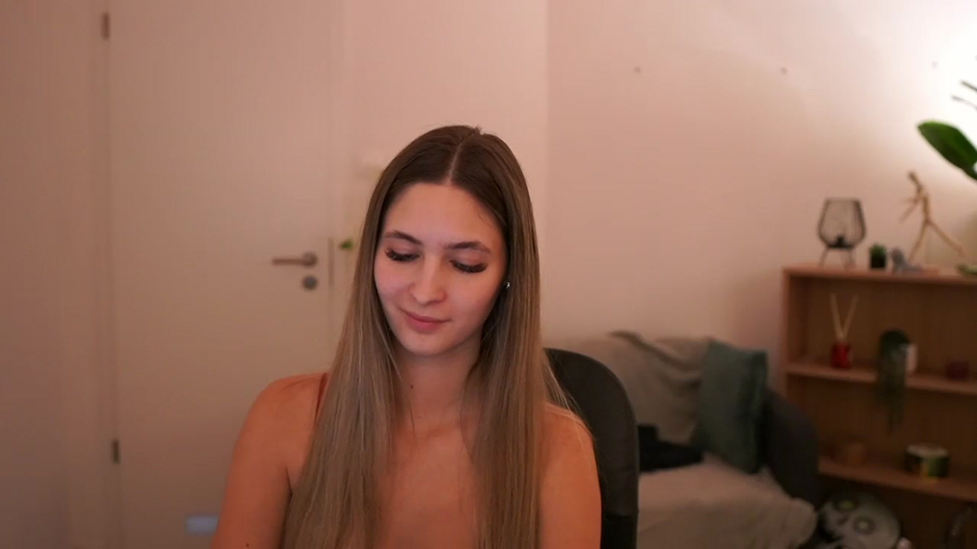Gallery image thumbnail from CuteGirl_18's myfreecams stream on, 03/02/2025, 17:42 image 18 of 20