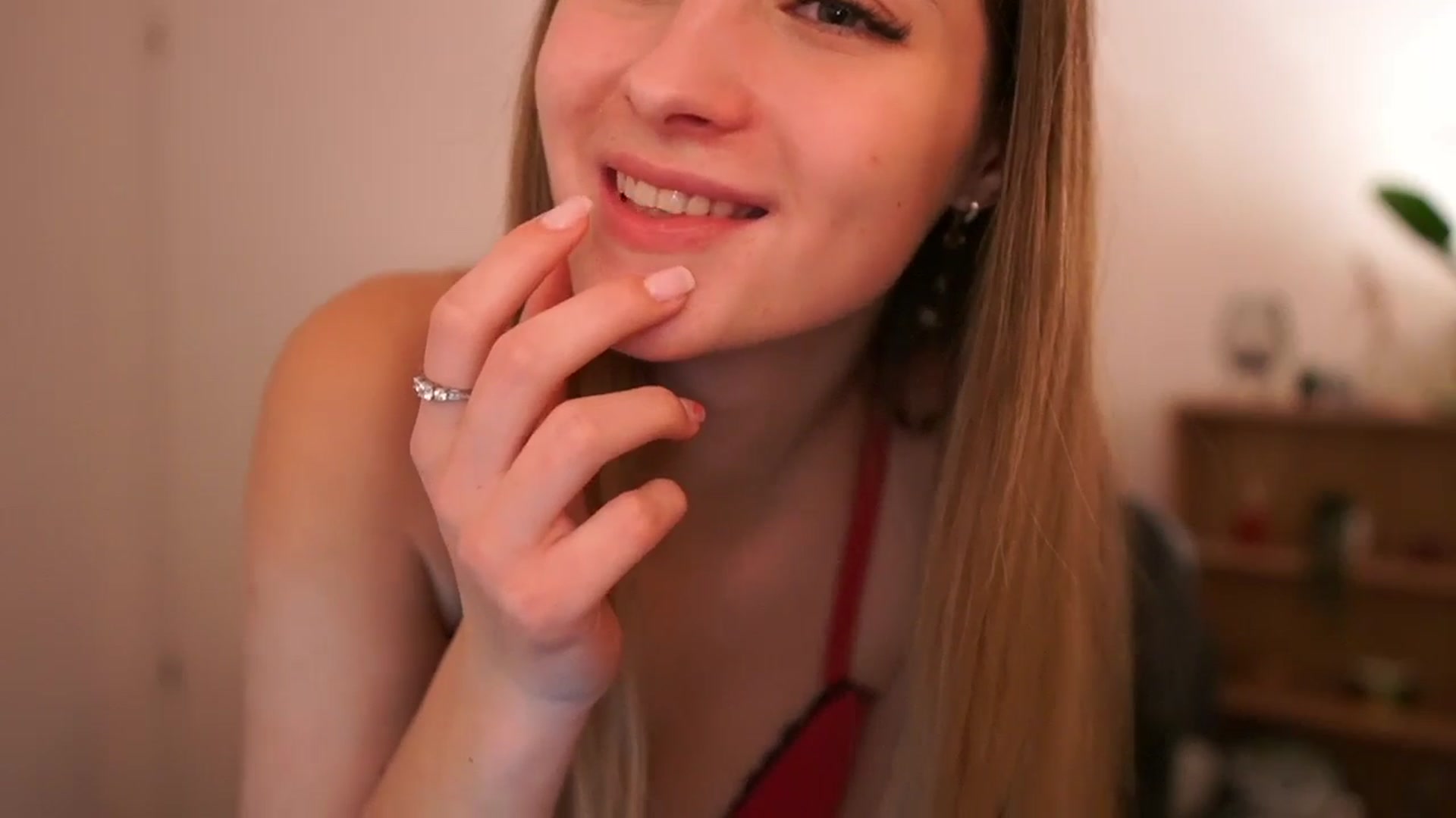 Gallery image thumbnail from CuteGirl_18's myfreecams stream on, 03/02/2025, 18:45 image 15 of 20