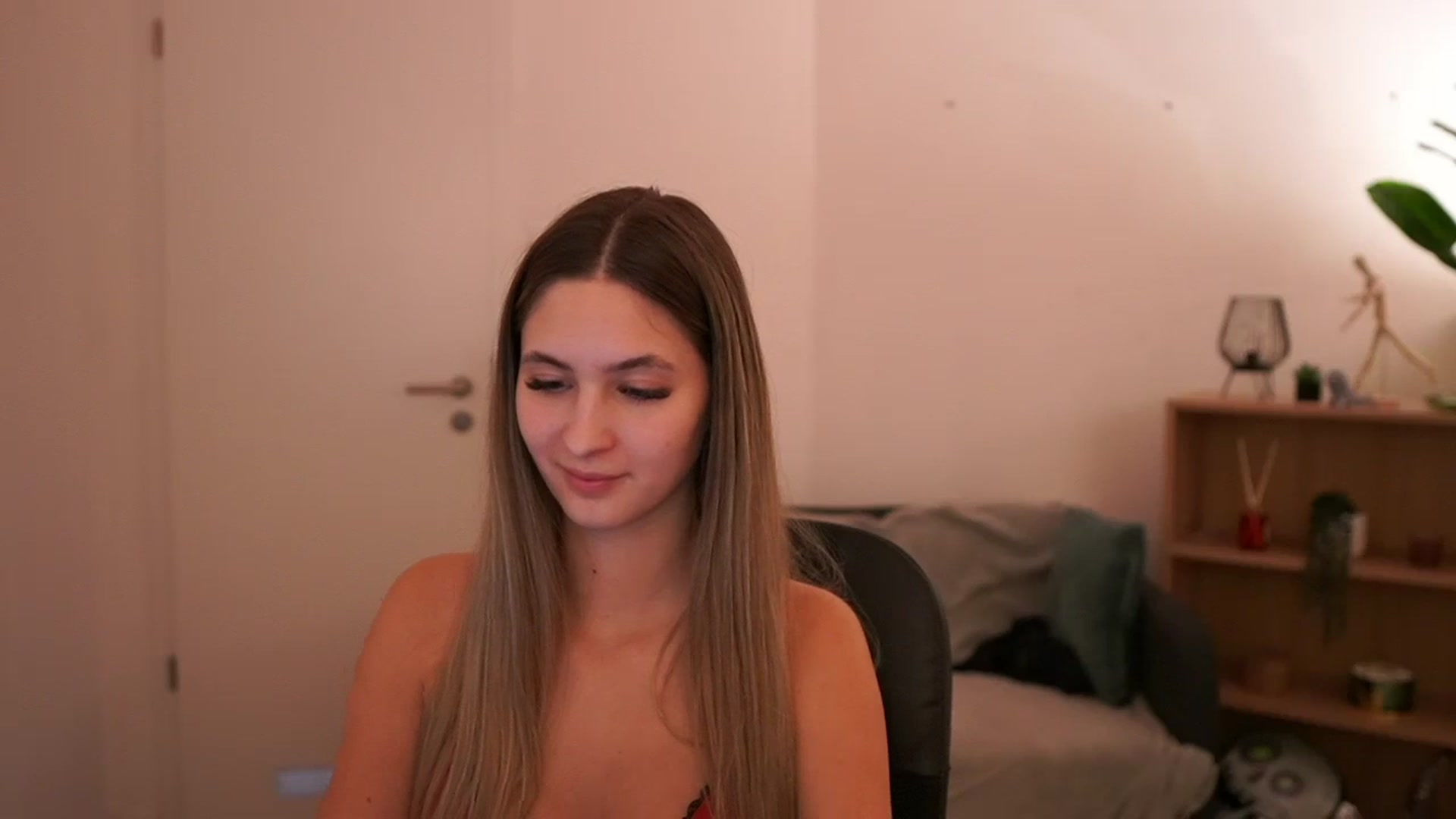 Gallery image thumbnail from CuteGirl_18's myfreecams stream on, 03/02/2025, 18:45 image 5 of 20