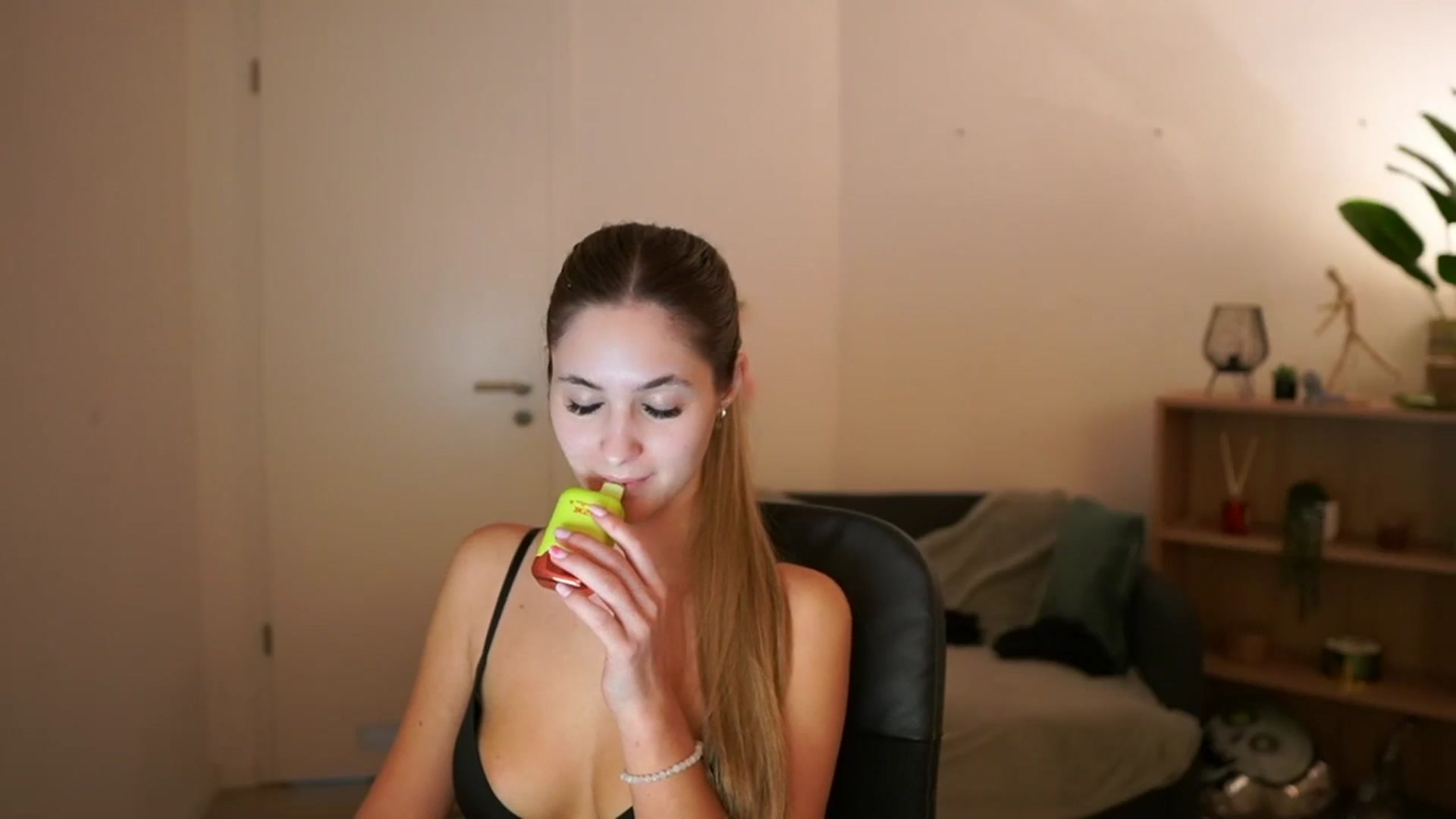 Gallery image thumbnail from CuteGirl_18's myfreecams stream on, 03/03/2025, 17:31 image 5 of 20