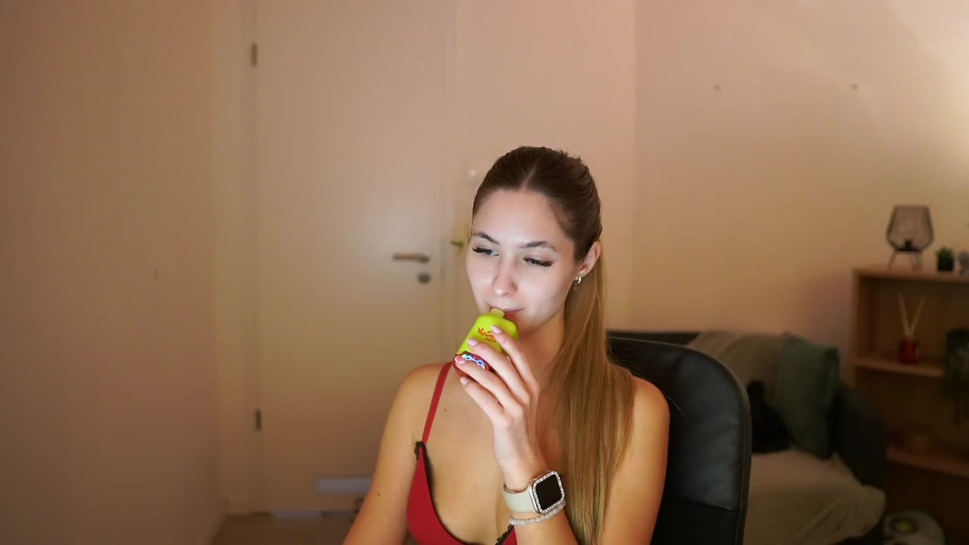 Gallery image thumbnail from CuteGirl_18's myfreecams stream on, 03/05/2025, 15:12 image 17 of 20