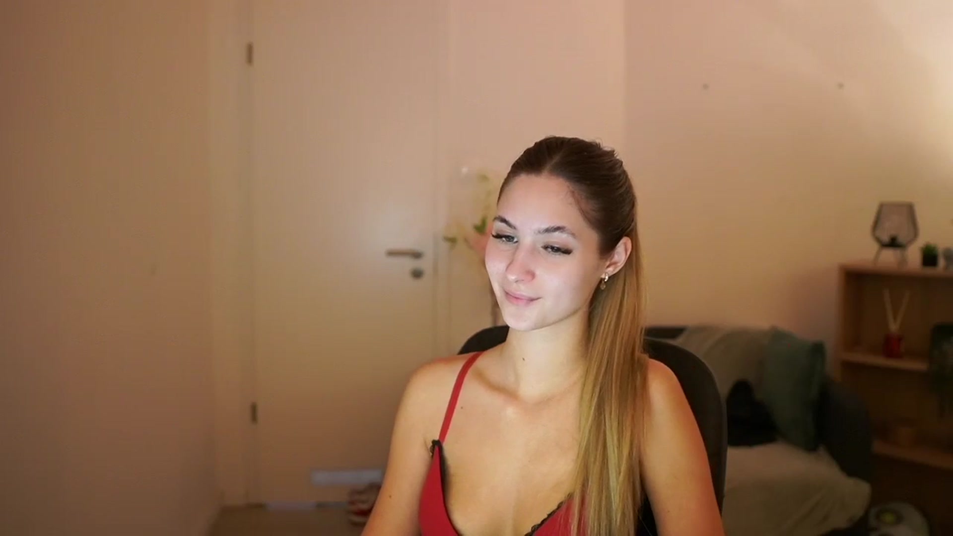 Gallery image thumbnail from CuteGirl_18's myfreecams stream on, 03/05/2025, 15:34 image 2 of 20
