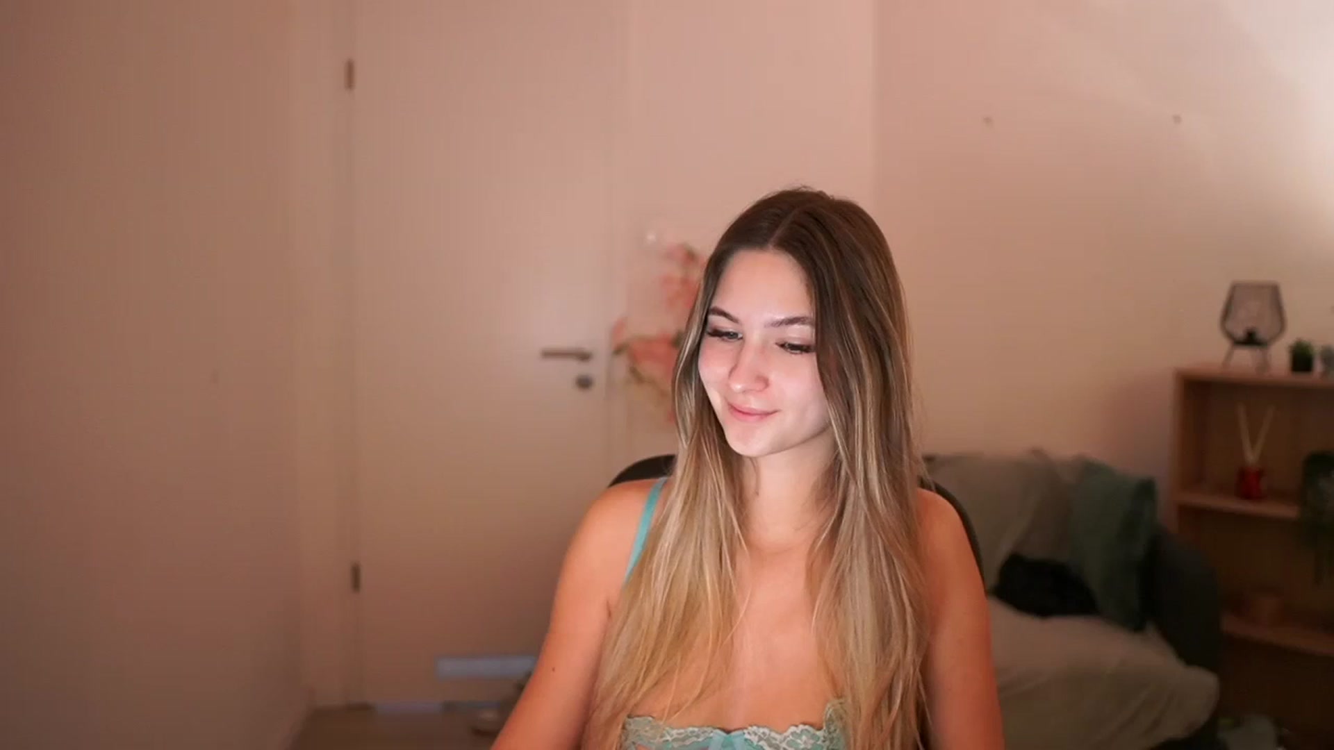 Gallery image thumbnail from CuteGirl_18's myfreecams stream on, 03/09/2025, 15:16 image 2 of 20