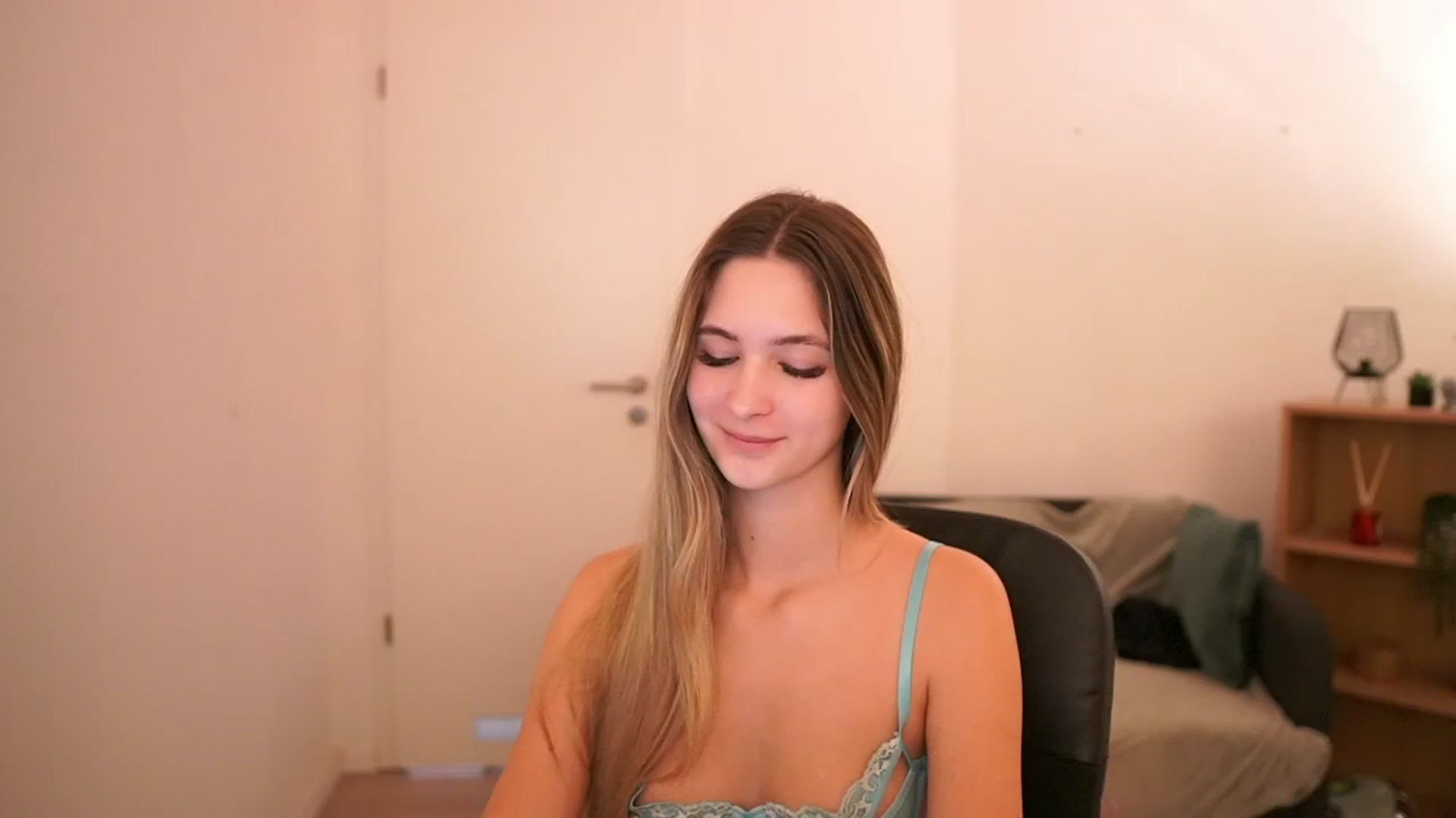 Gallery image thumbnail from CuteGirl_18's myfreecams stream on, 03/09/2025, 15:41 image 19 of 20
