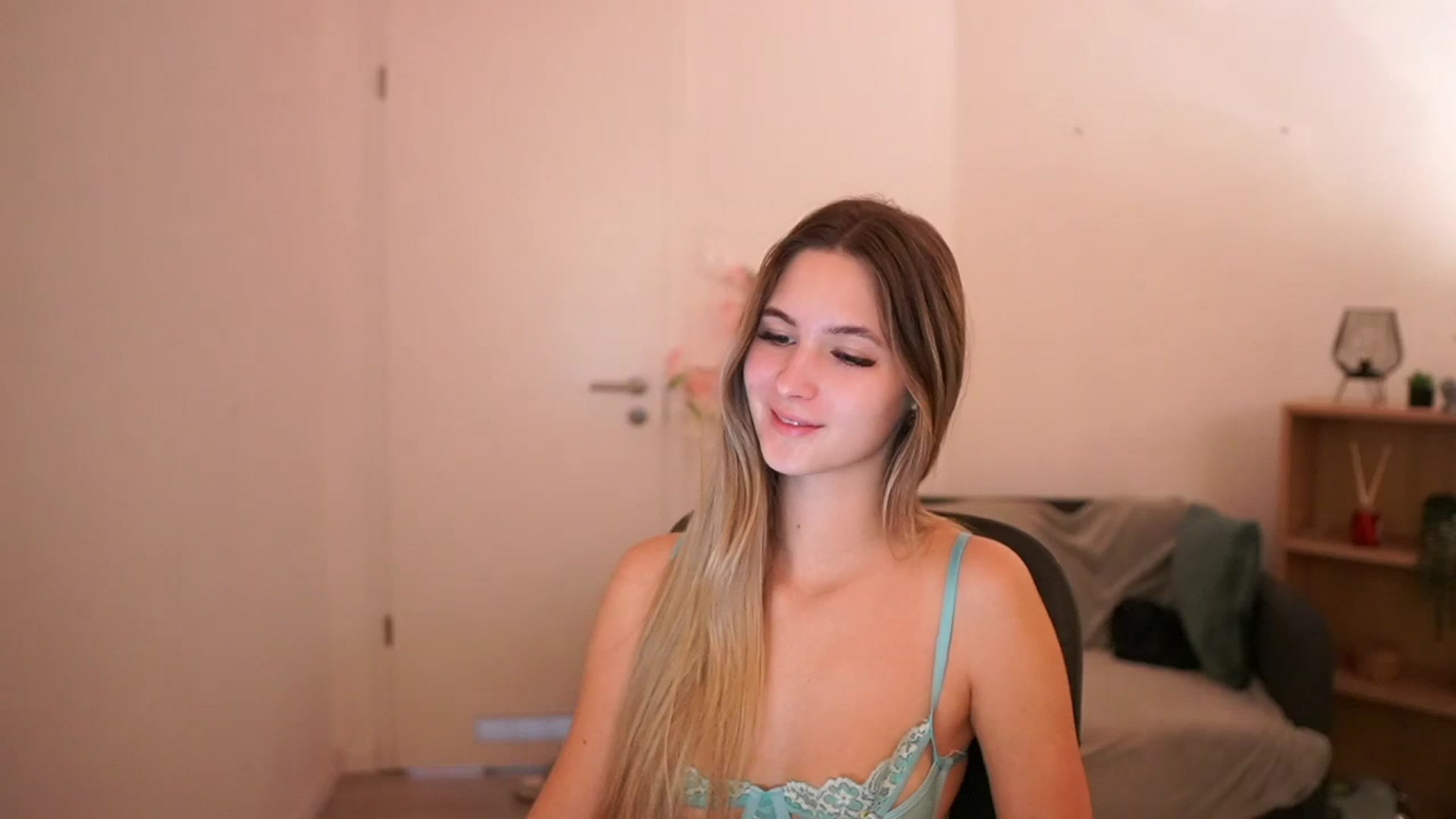 Gallery image thumbnail from CuteGirl_18's myfreecams stream on, 03/09/2025, 16:28 image 1 of 20