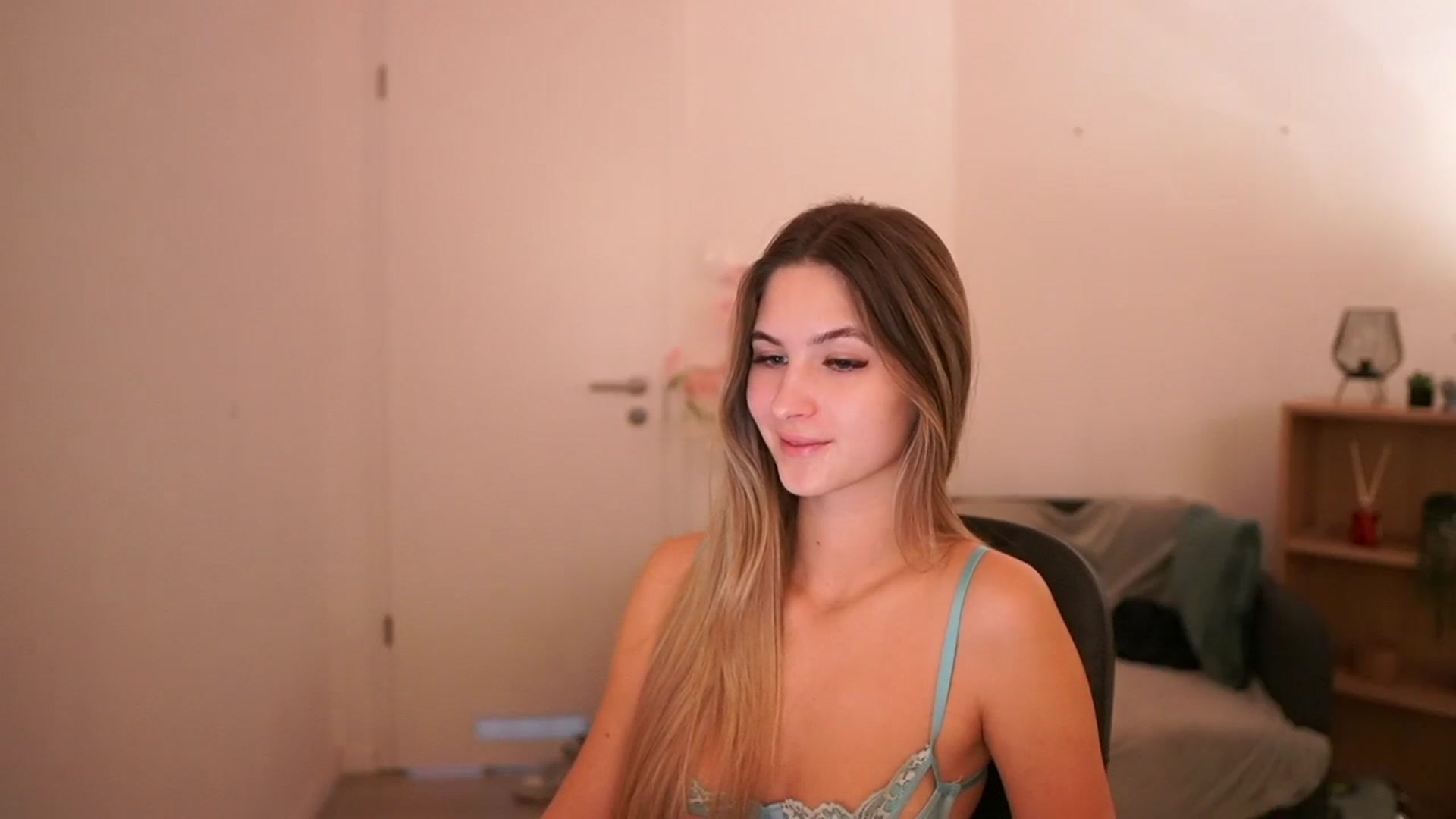 Gallery image thumbnail from CuteGirl_18's myfreecams stream on, 03/09/2025, 16:28 image 2 of 20