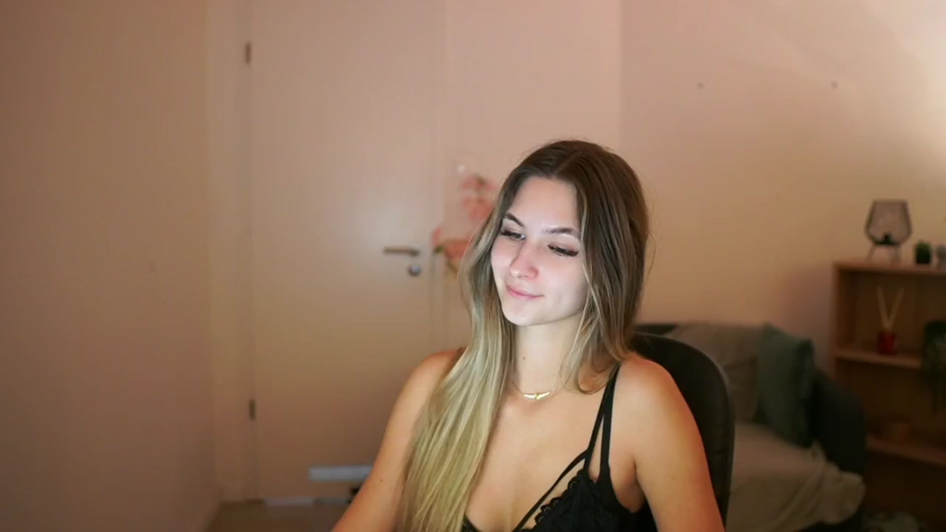 Gallery image thumbnail from CuteGirl_18's myfreecams stream on, 03/10/2025, 16:00 image 1 of 20
