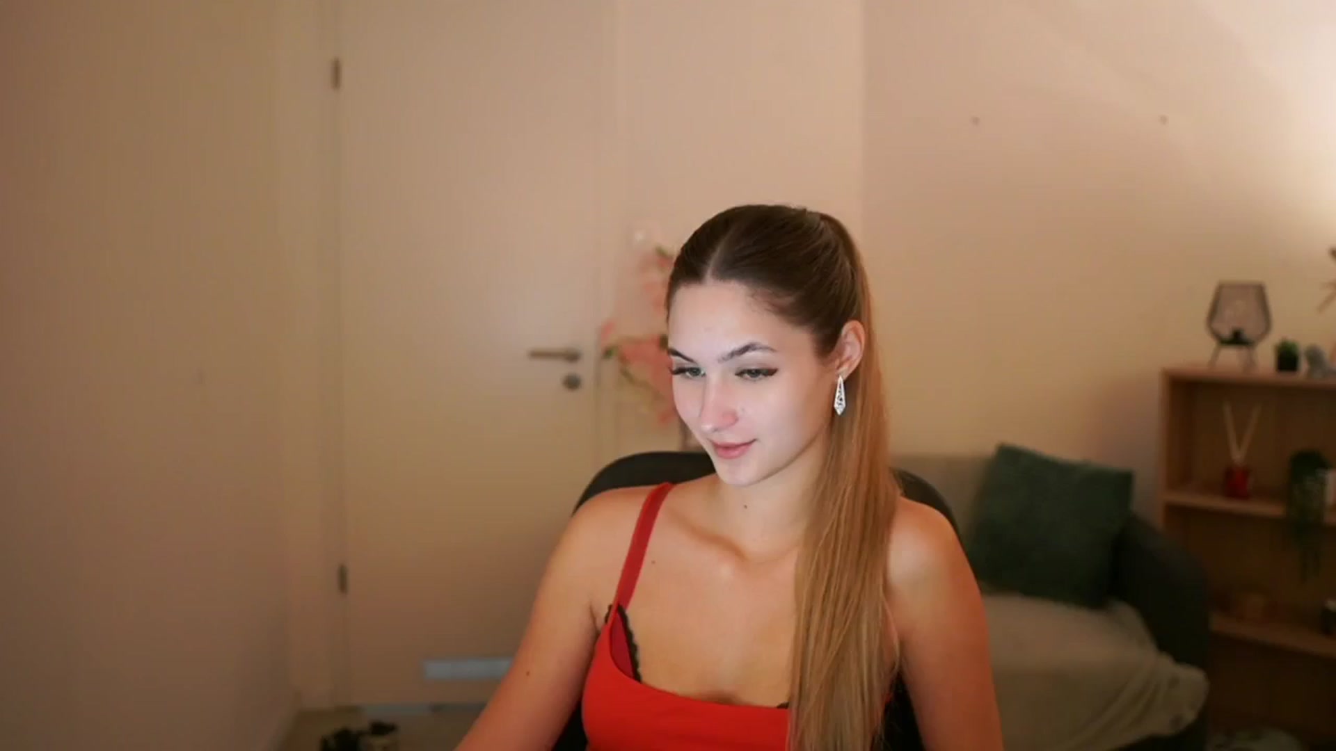Gallery image thumbnail from CuteGirl_18's myfreecams stream on, 03/13/2025, 14:11 image 1 of 20