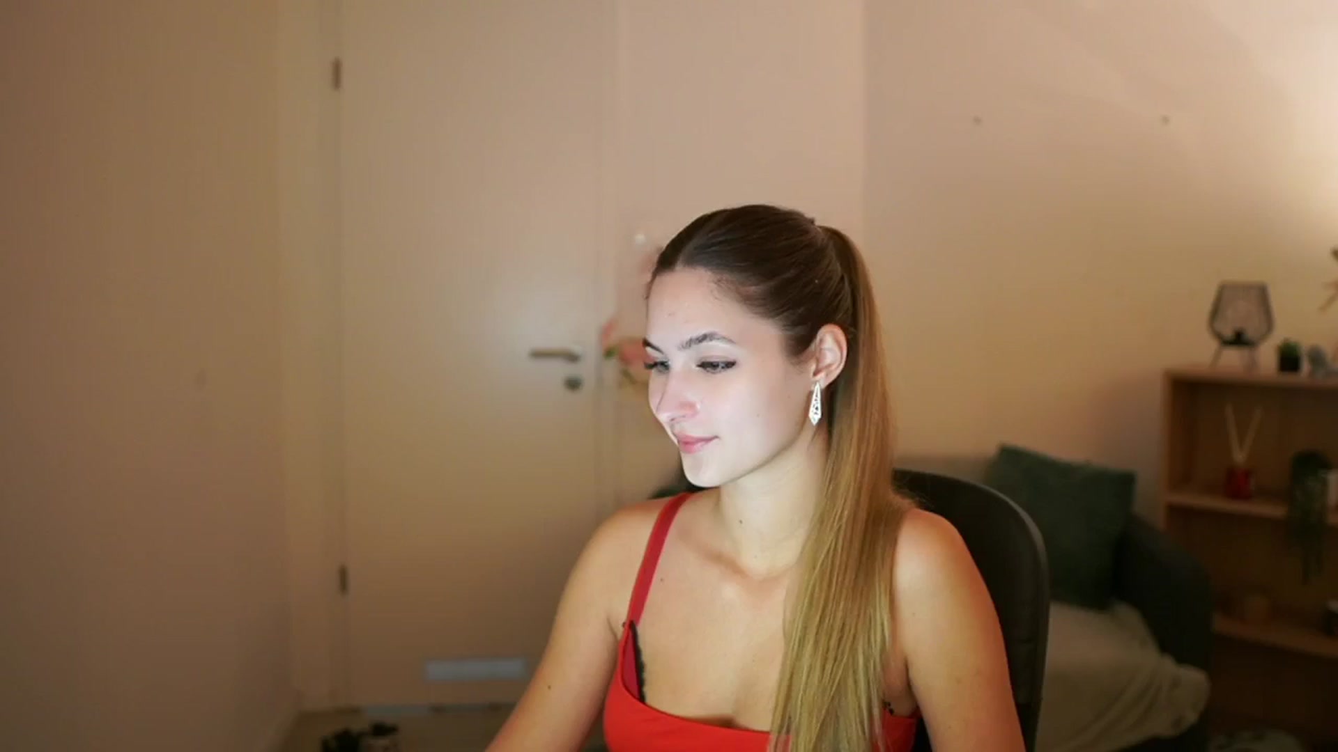 Gallery image thumbnail from CuteGirl_18's myfreecams stream on, 03/13/2025, 14:11 image 4 of 20