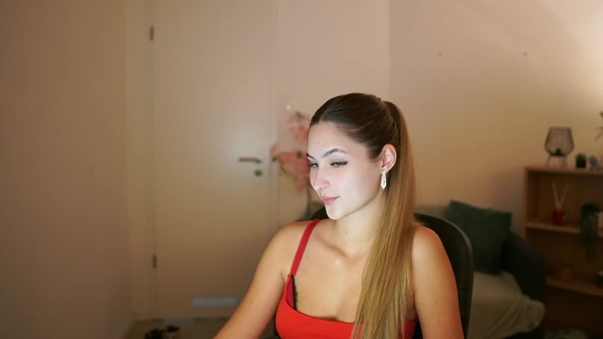 Gallery image thumbnail from CuteGirl_18's myfreecams stream on, 03/13/2025, 14:11 image 5 of 20