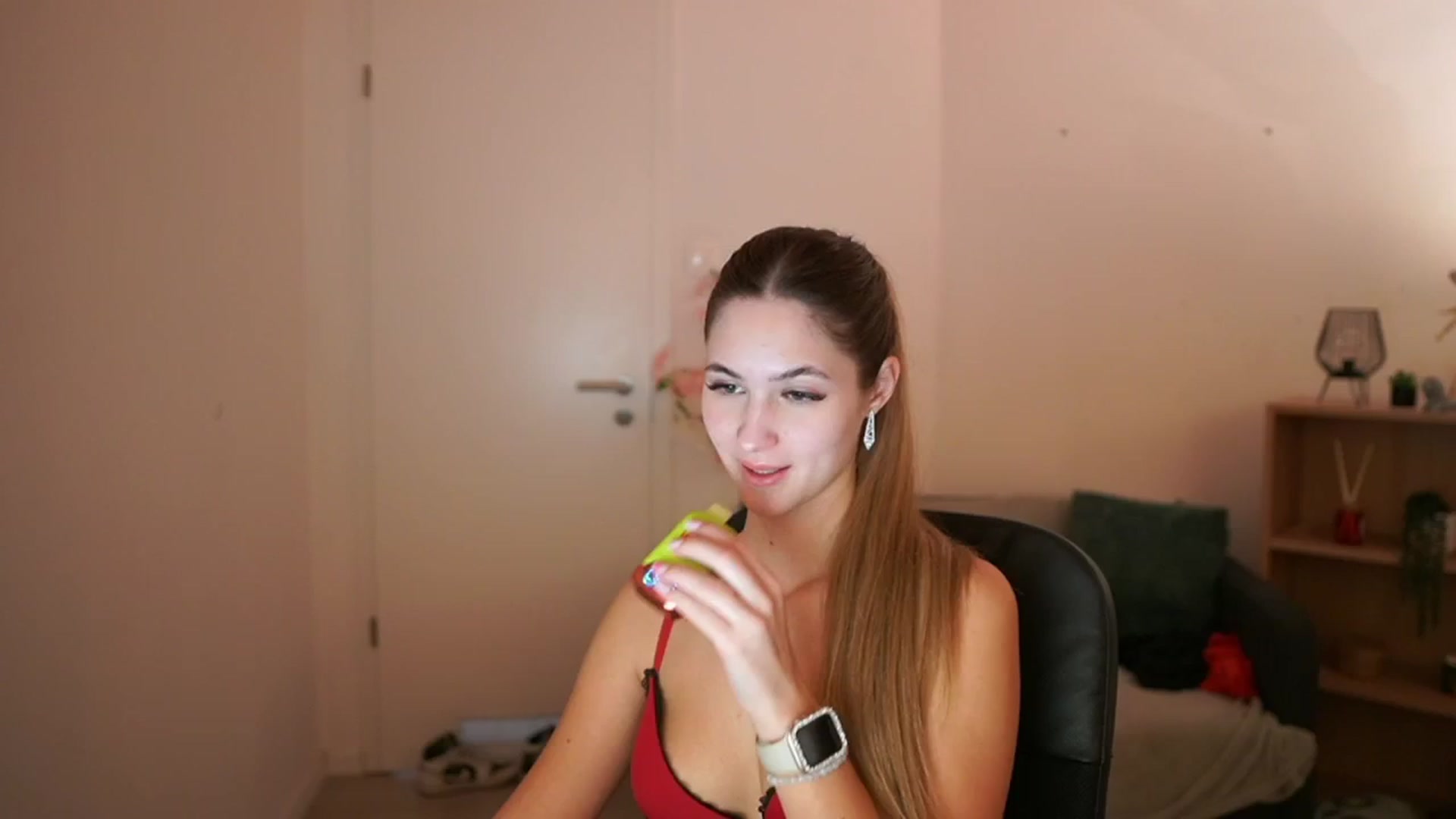 Gallery image thumbnail from CuteGirl_18's myfreecams stream on, 03/13/2025, 17:03 image 20 of 20