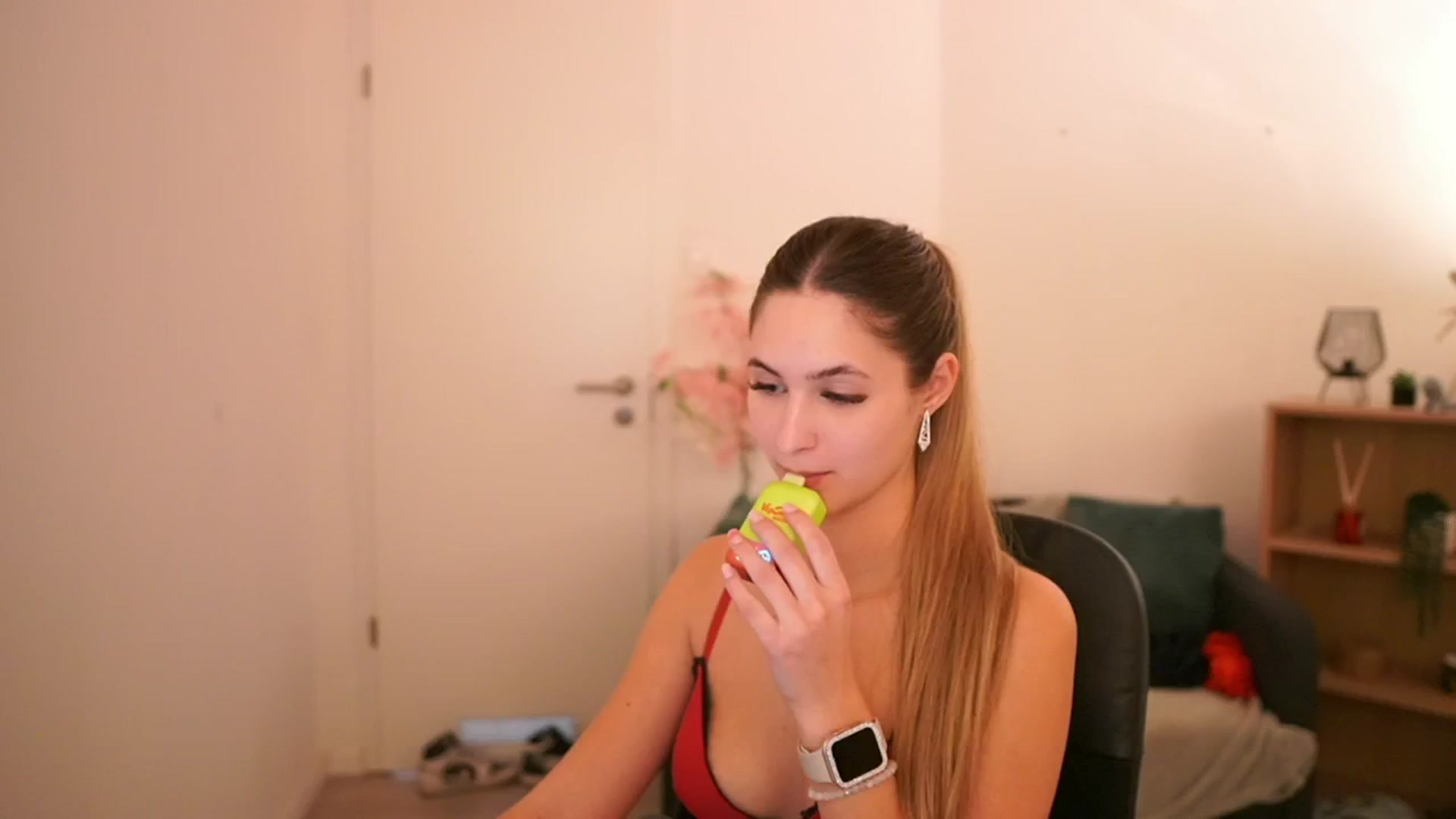 Gallery image thumbnail from CuteGirl_18's myfreecams stream on, 03/13/2025, 18:33 image 4 of 20