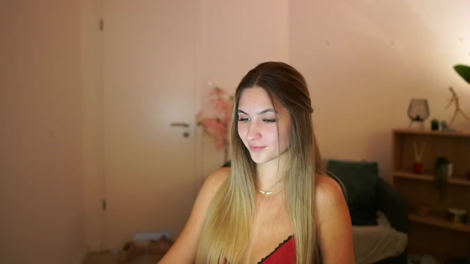 Gallery image thumbnail from CuteGirl_18's myfreecams stream on, 03/15/2025, 18:26 image 7 of 20
