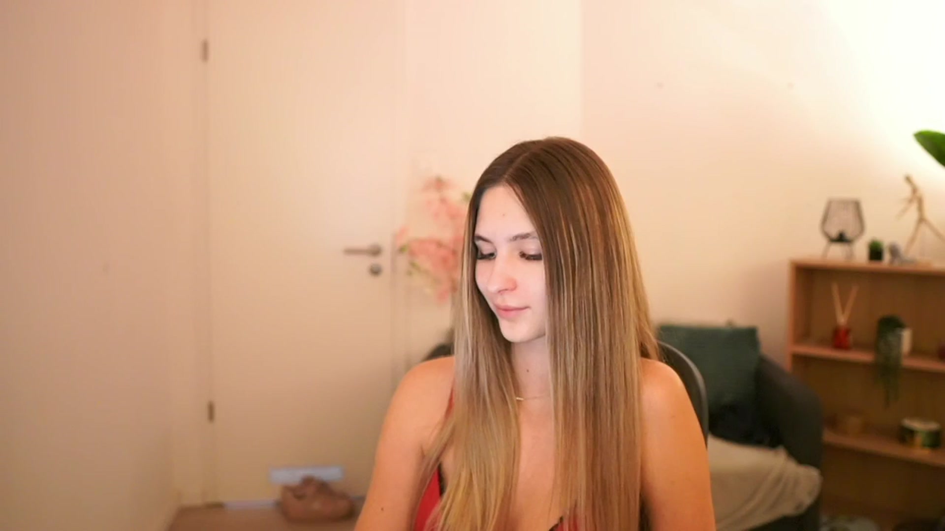 Gallery image thumbnail from CuteGirl_18's myfreecams stream on, 03/18/2025, 18:55 image 8 of 20