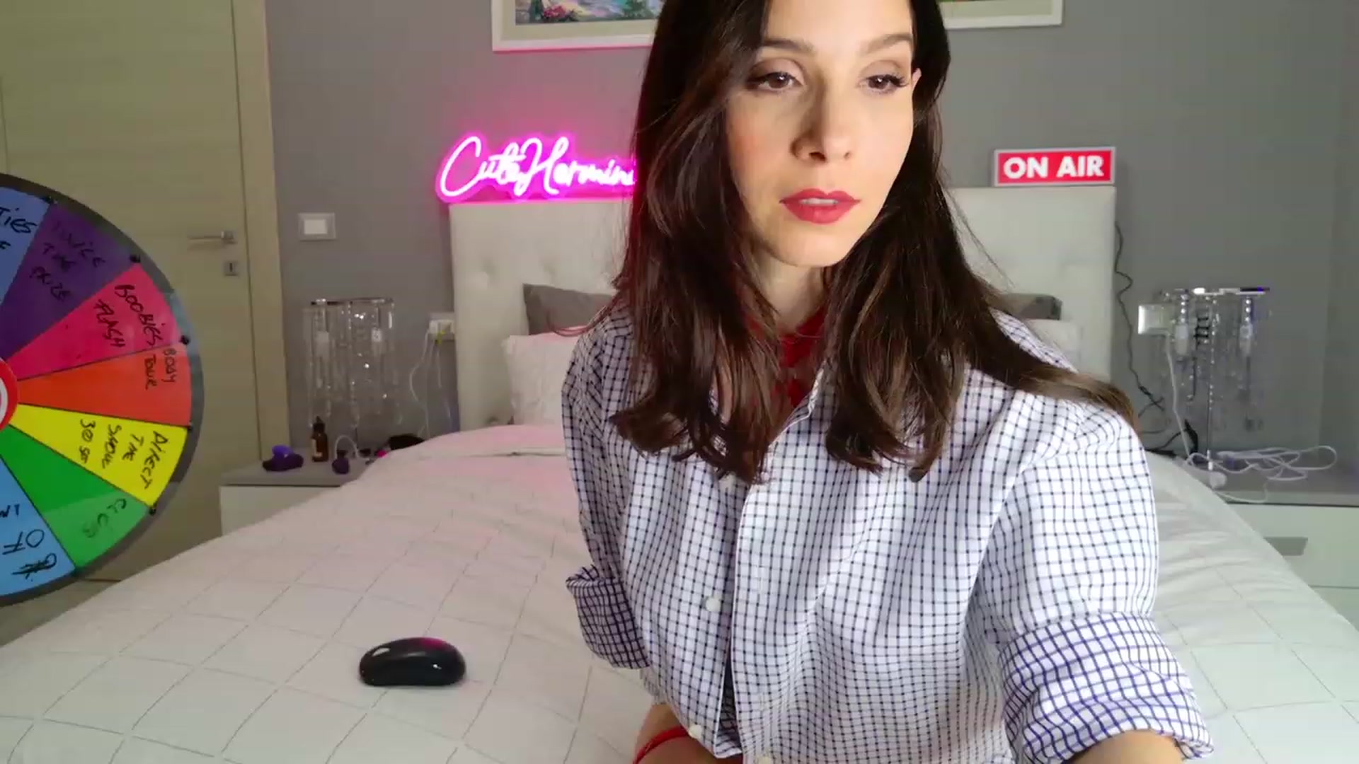Gallery image thumbnail from CuteHerminie's myfreecams stream on, 11/06/2023, 20:43 image 2 of 20