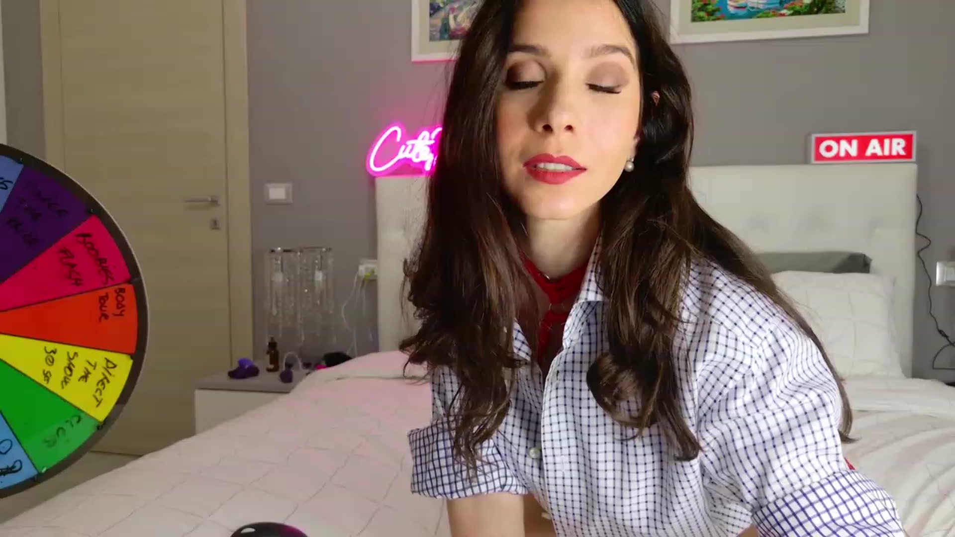 Gallery image thumbnail from CuteHerminie's myfreecams stream on, 11/06/2023, 21:20 image 17 of 20