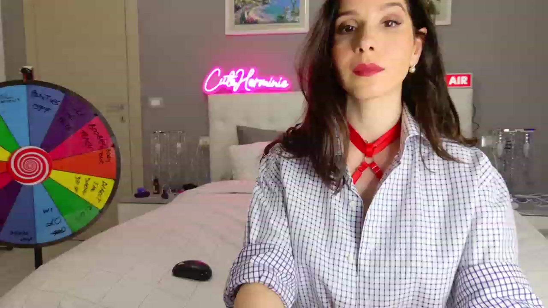 Gallery image thumbnail from CuteHerminie's myfreecams stream on, 11/06/2023, 21:20 image 2 of 20