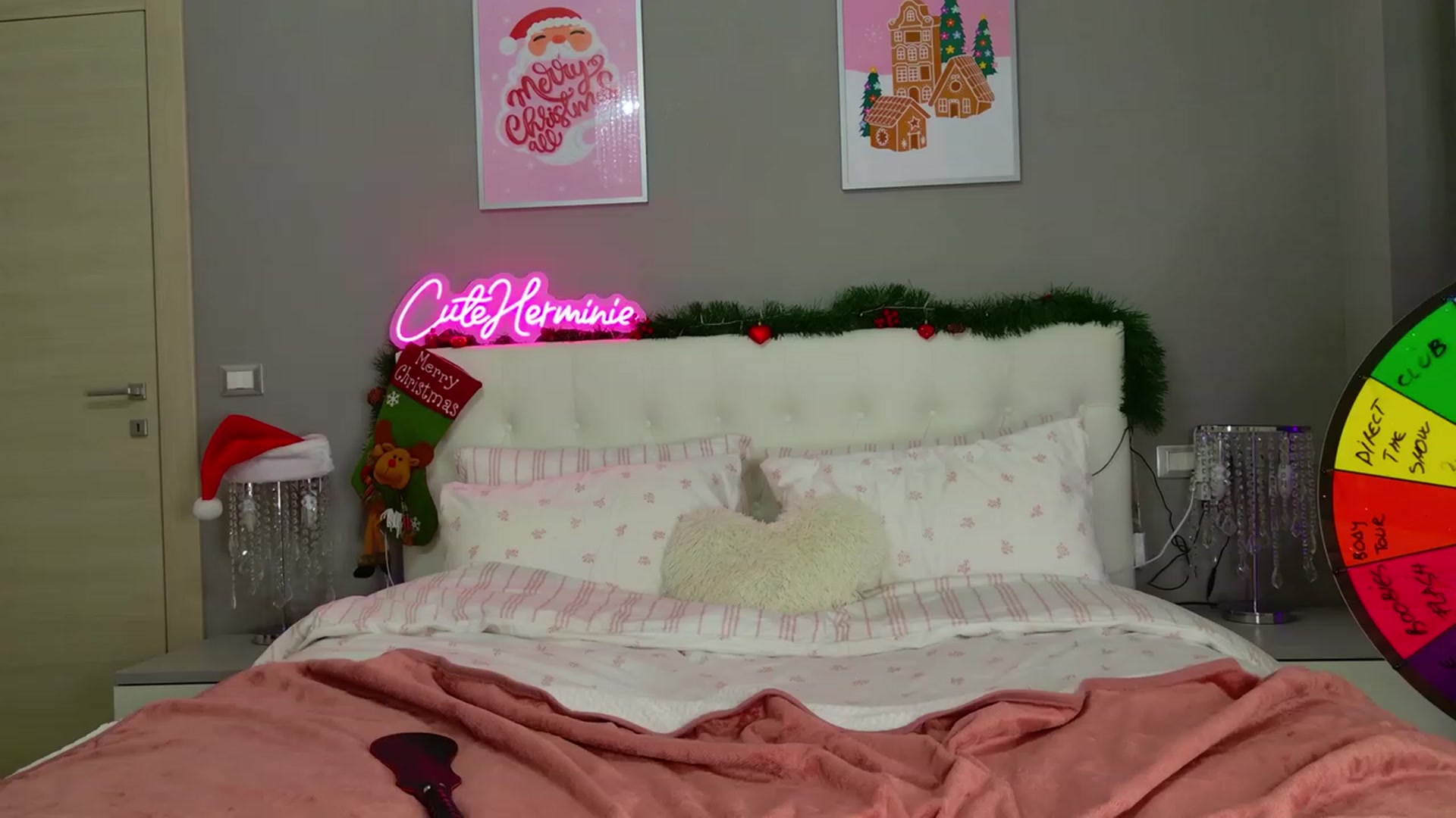 Gallery image thumbnail from CuteHerminie's myfreecams stream on, 12/16/2023, 22:51 image 10 of 20