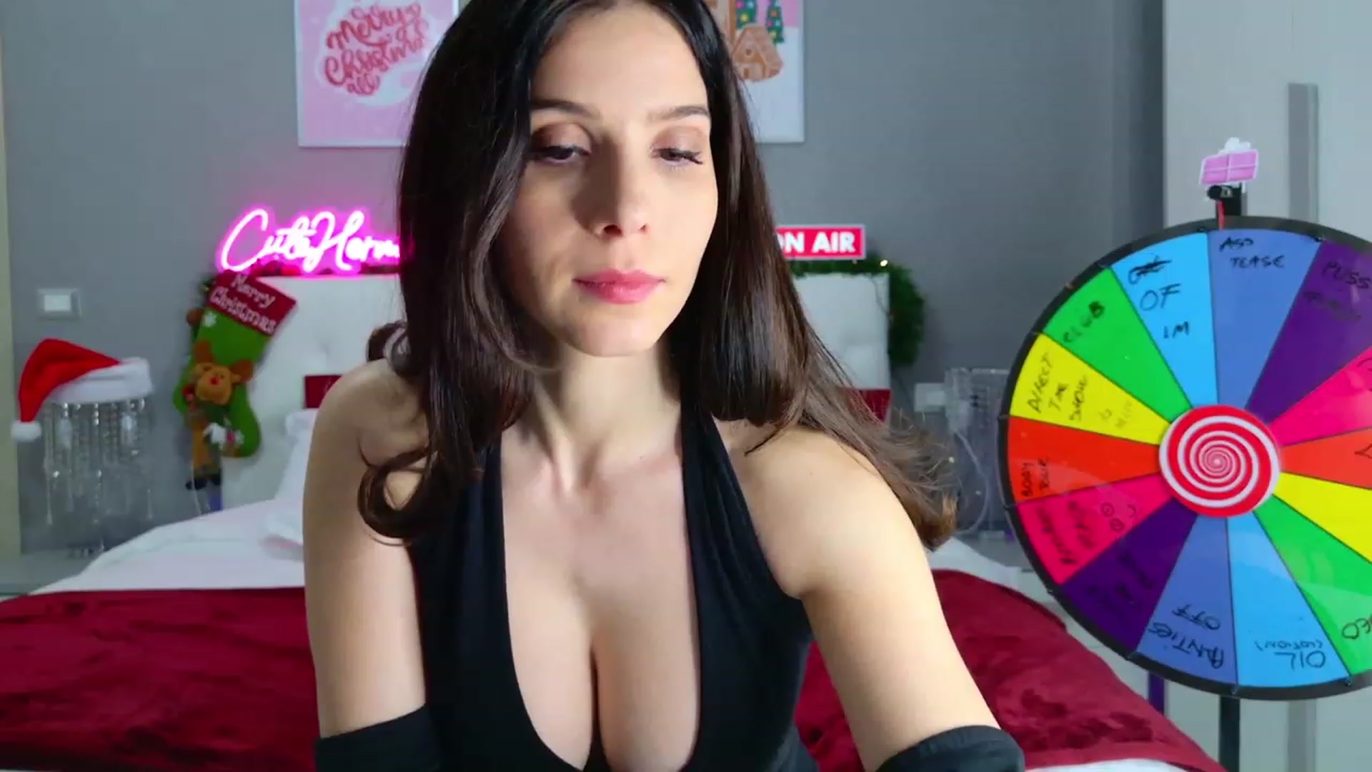 Gallery image thumbnail from CuteHerminie's myfreecams stream on, 12/19/2023, 21:47 image 18 of 20