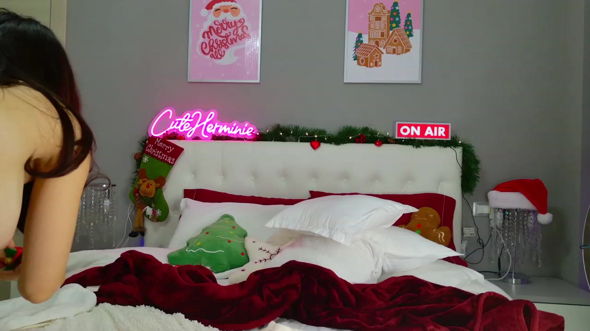 Gallery image thumbnail from CuteHerminie's myfreecams stream on, 12/22/2023, 23:33 image 16 of 20