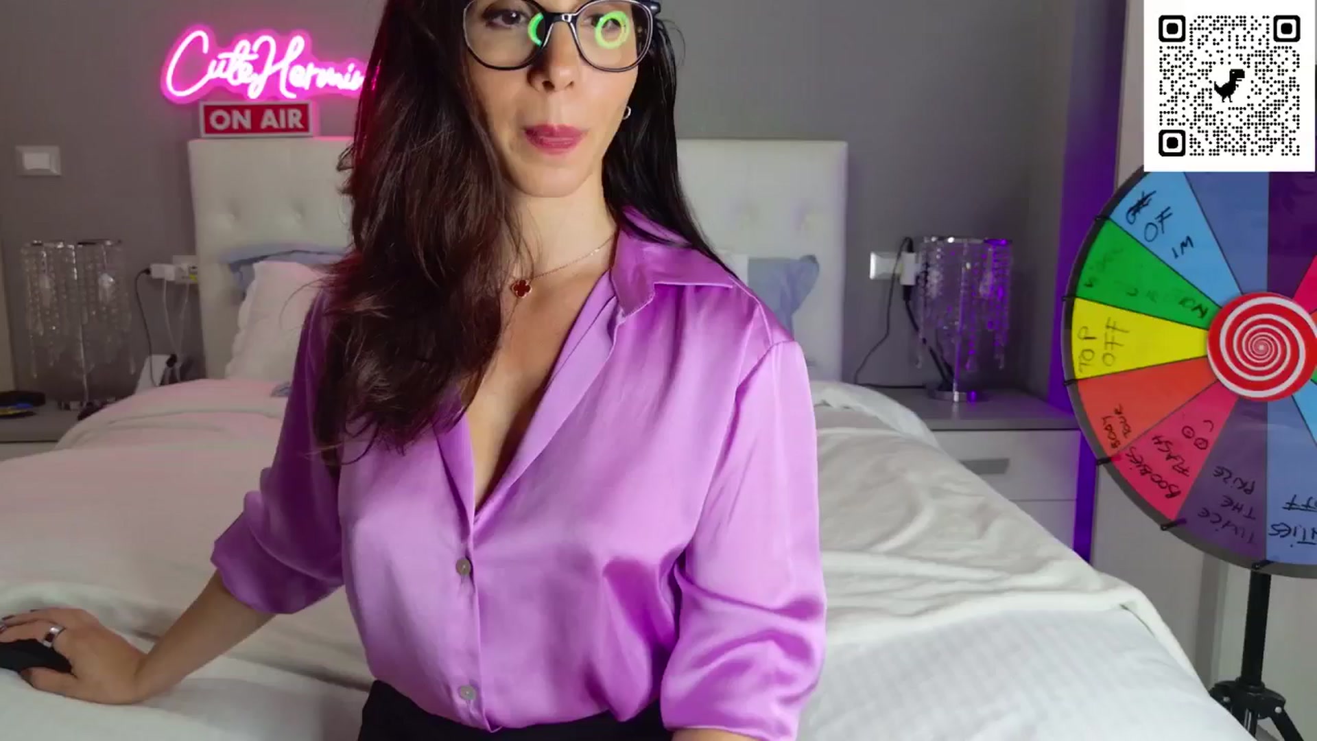Gallery image thumbnail from CuteHerminie's myfreecams stream on, 10/10/2024, 23:56 image 4 of 20