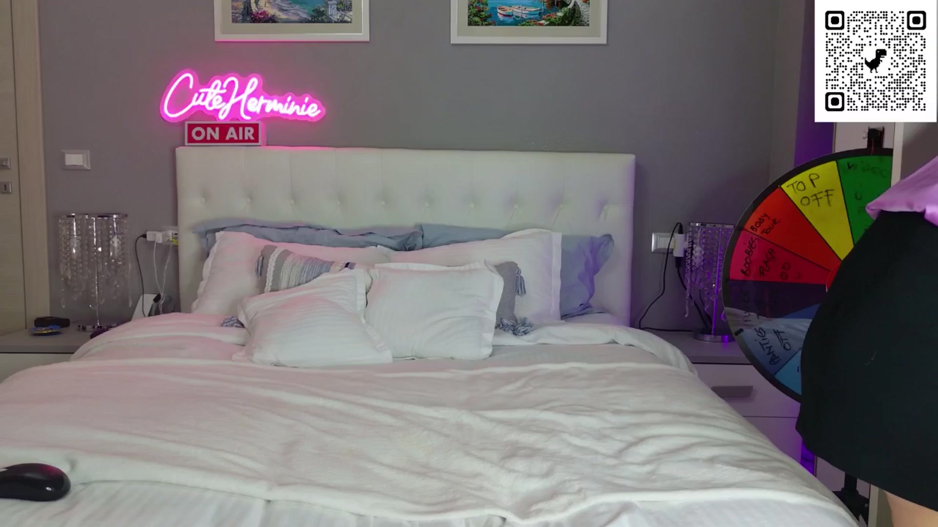 Gallery image thumbnail from CuteHerminie's myfreecams stream on, 10/10/2024, 23:56 image 15 of 20