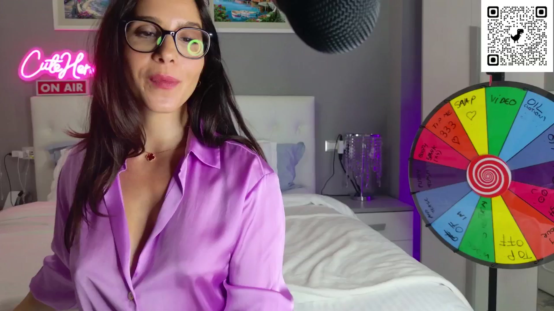 Gallery image thumbnail from CuteHerminie's myfreecams stream on, 10/10/2024, 23:56 image 1 of 20