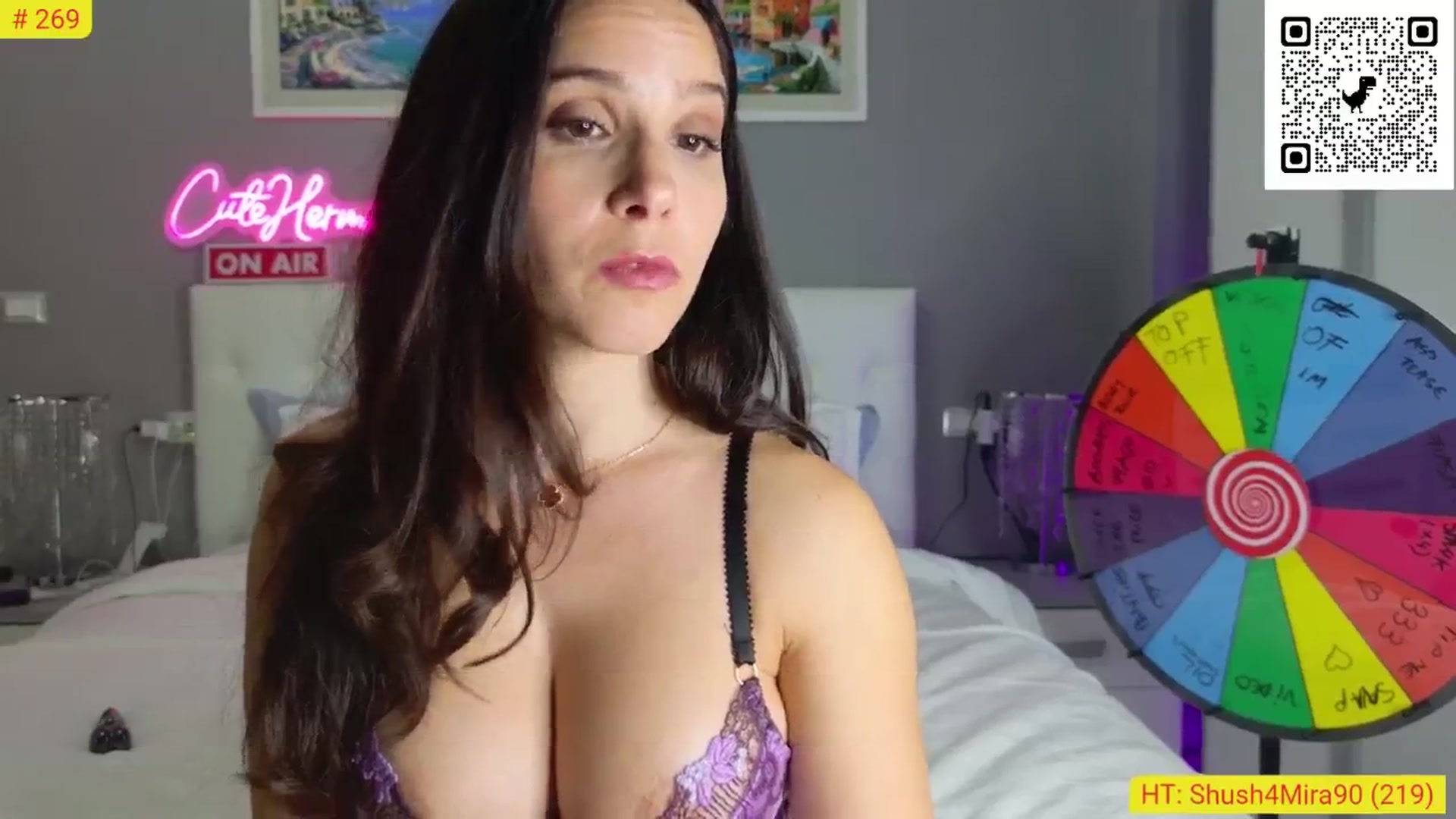 Gallery image thumbnail from CuteHerminie's myfreecams stream on, 10/14/2024, 22:03 image 7 of 20